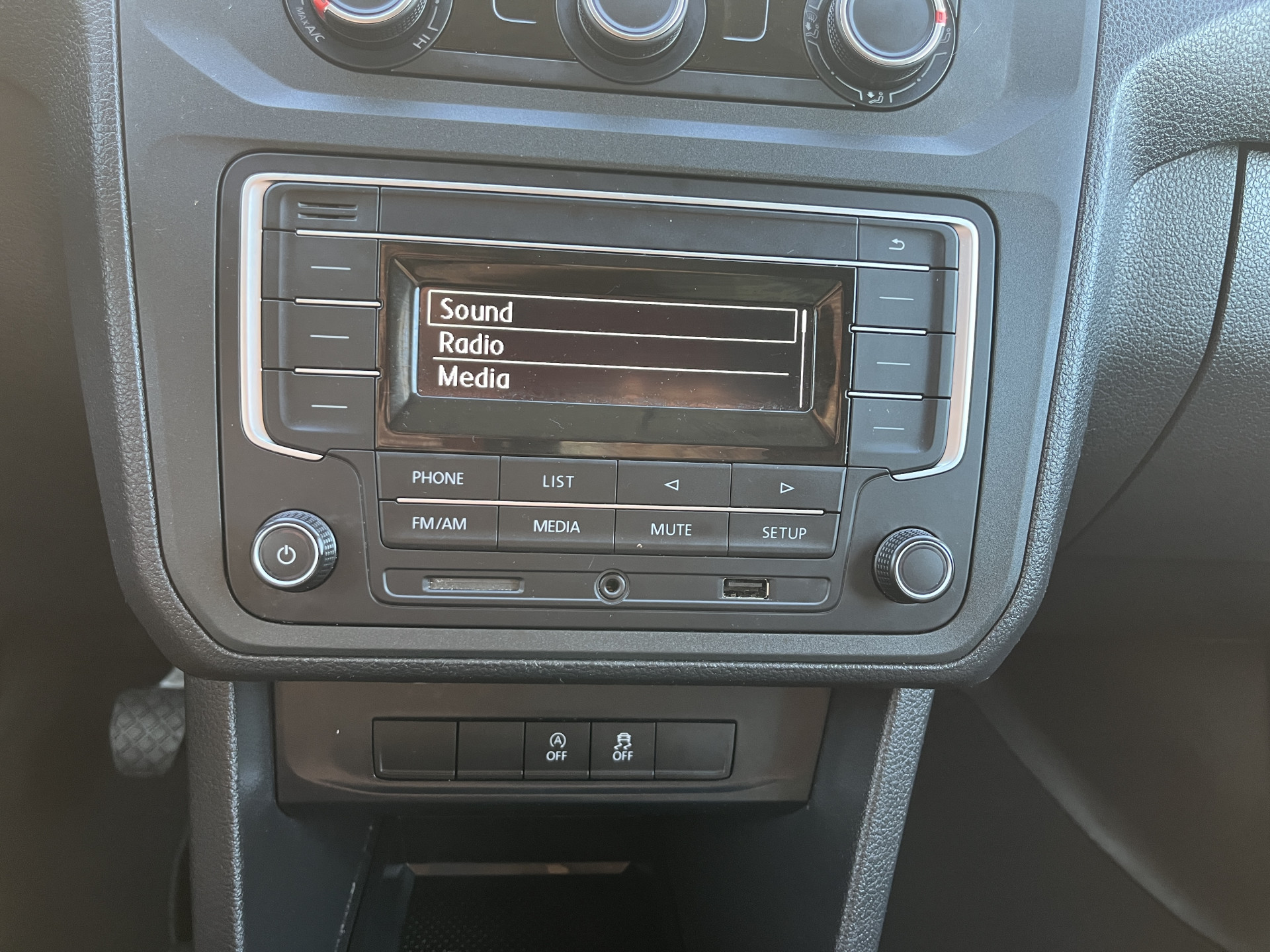 Foto van Volkswagen Caddy Modified Partition Wall