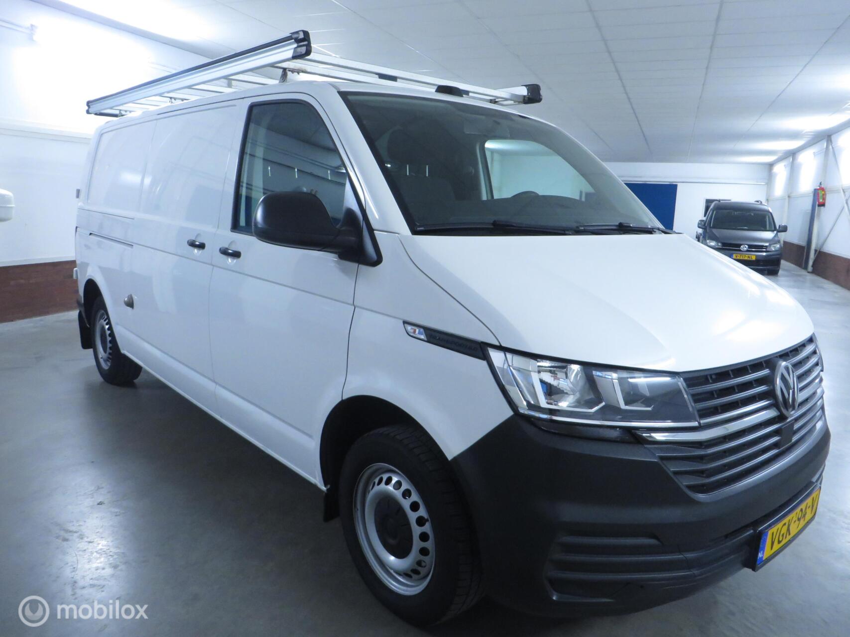 Volkswagen Transporter 2.0 TDI L2H1 28 Comfortline 2020 - voorkant