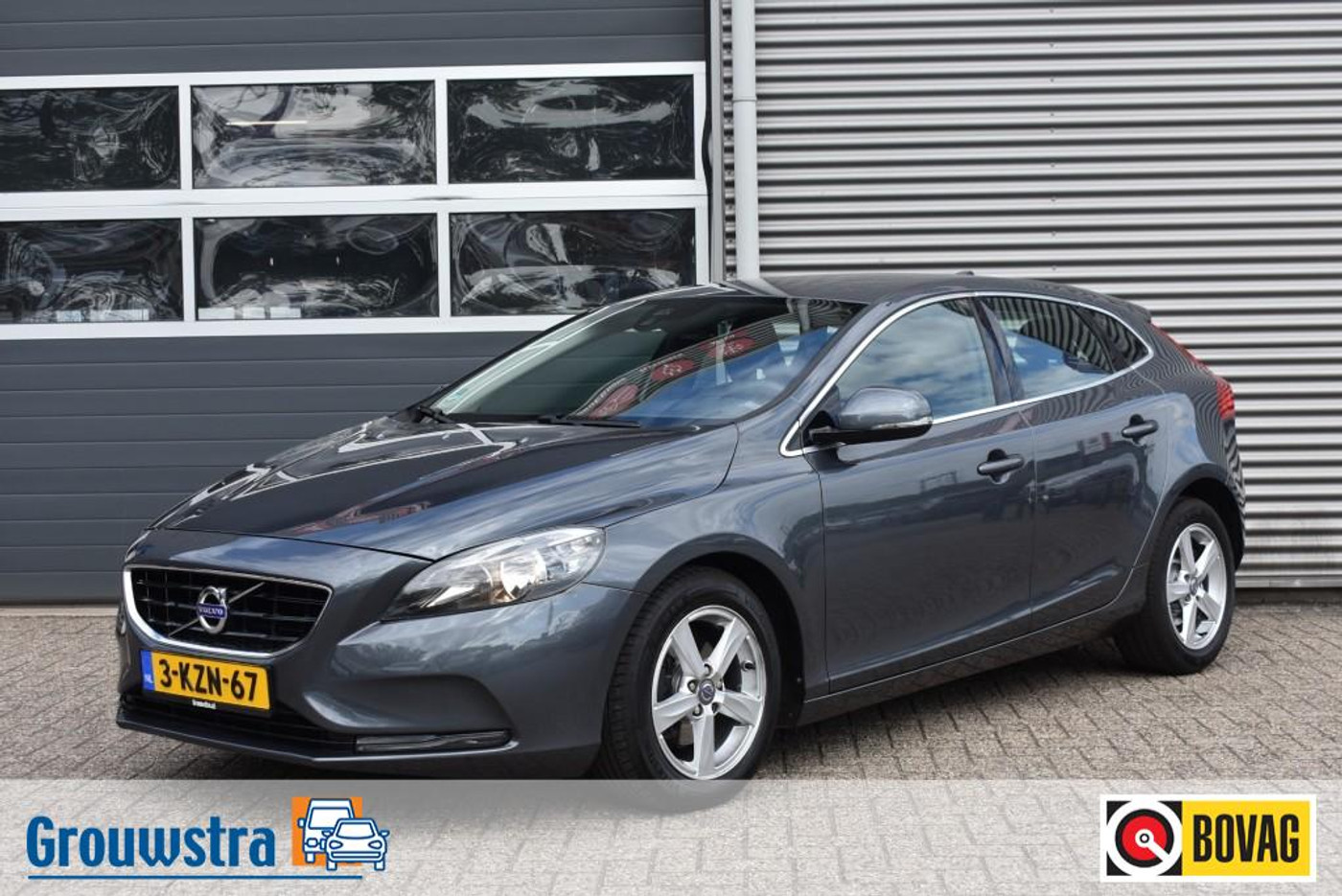 Volvo V40 1.6 D2 MOMENTUM / AFN. HAAK / PDC 2013 - voorkant