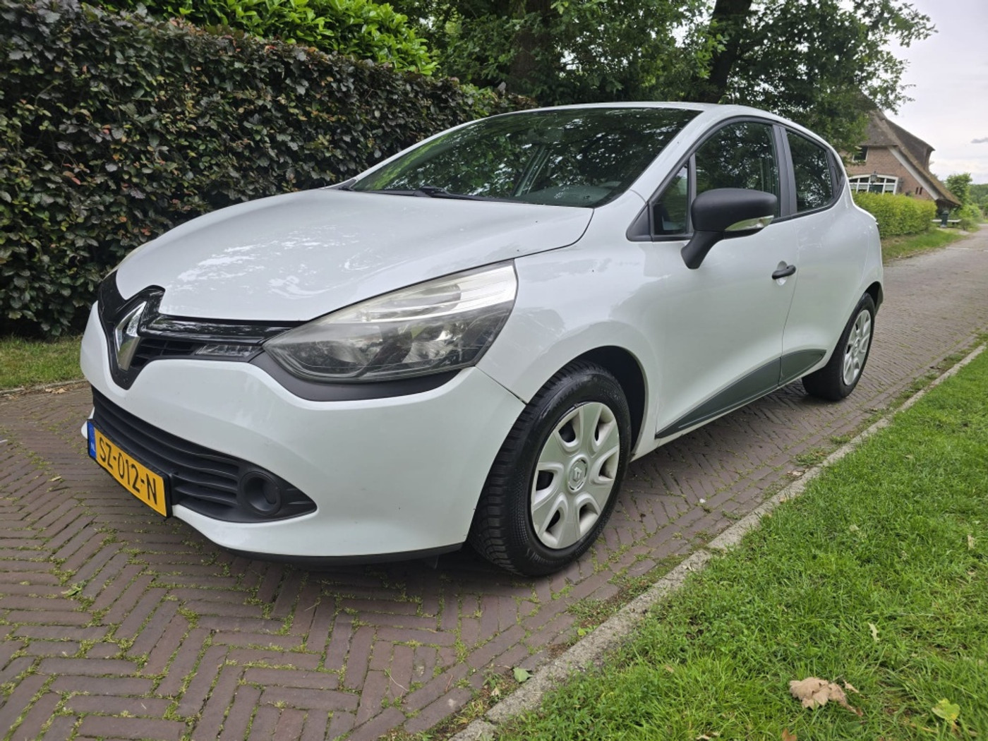 Renault Clio 1.5 dCi Authentique 2015 - voorkant