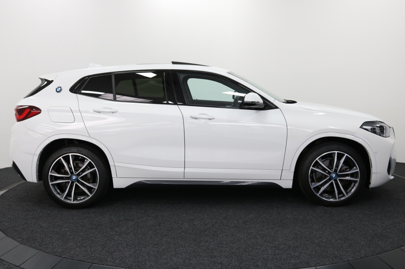 Foto van BMW X2 Xdrive25e