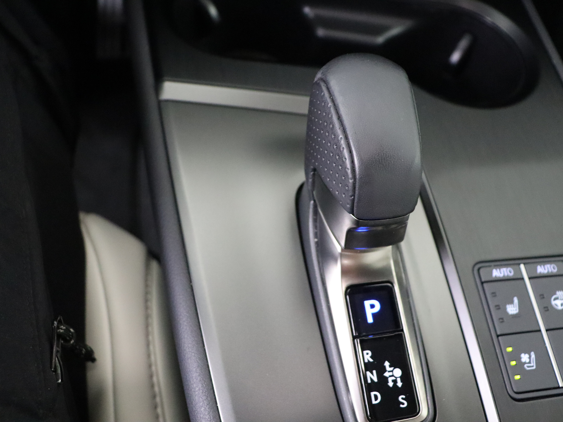 Foto van Lexus Lexus Ux300h