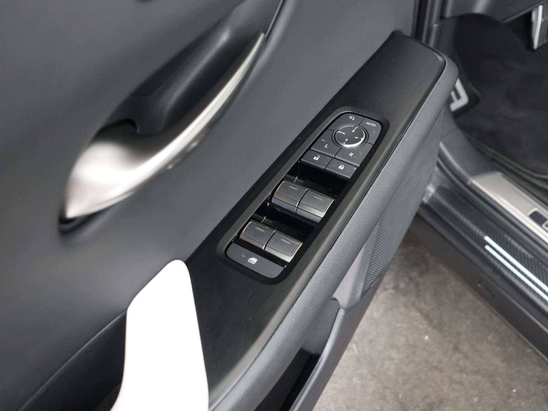 Foto van Lexus Lexus Ux300h