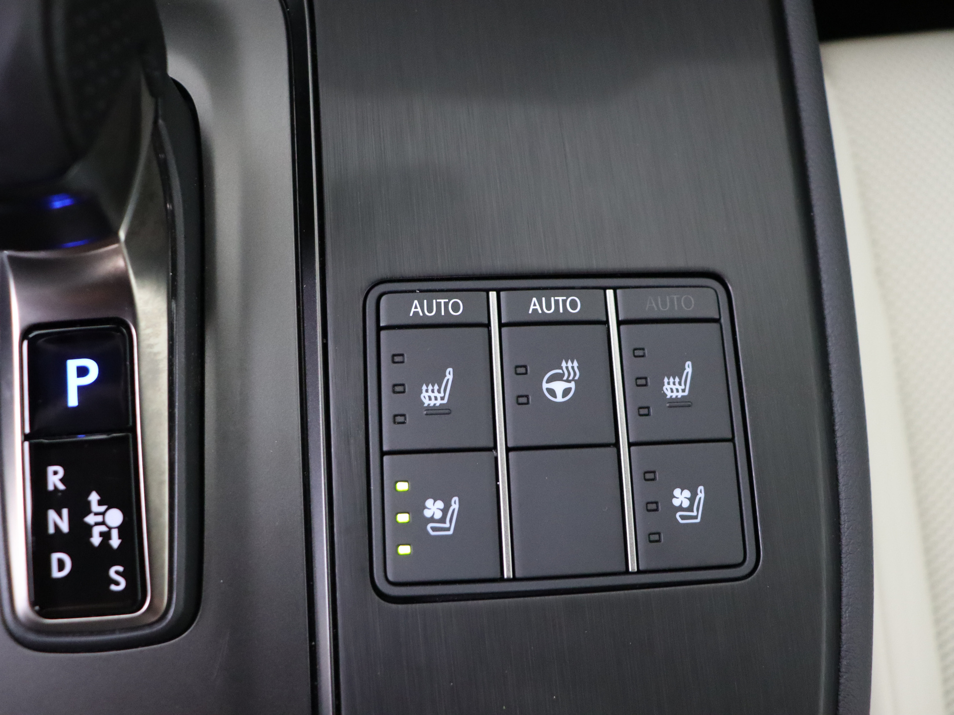 Foto van Lexus Lexus Ux300h
