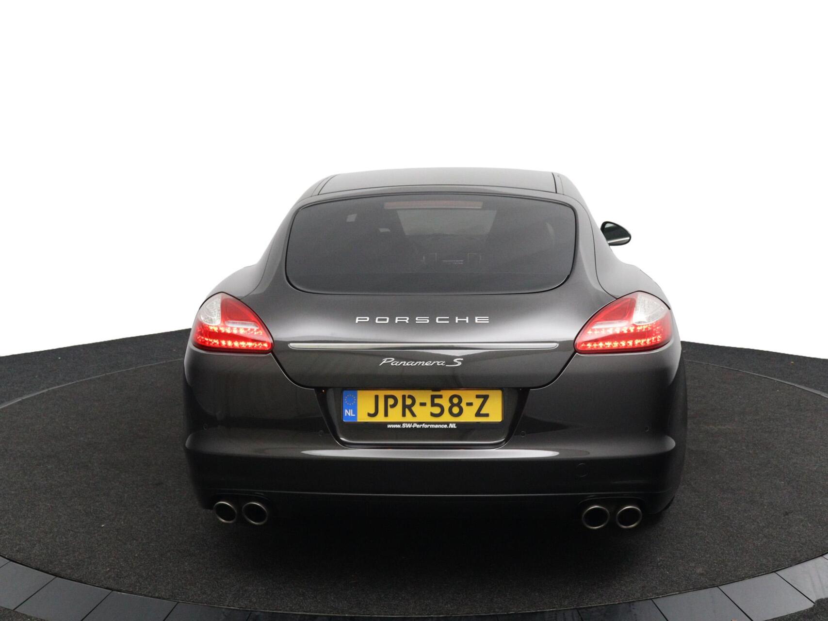 Foto van Porsche Panamera S