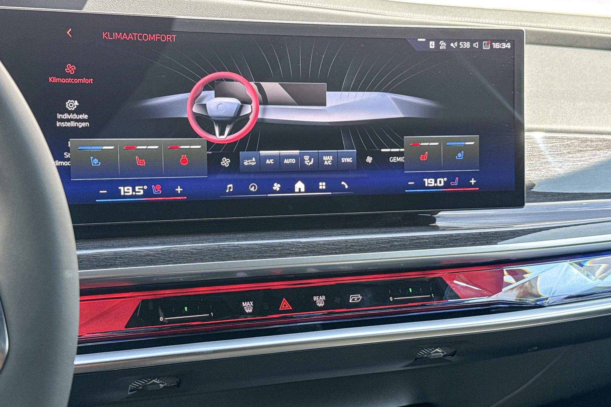 Foto van BMW M760e xDrive