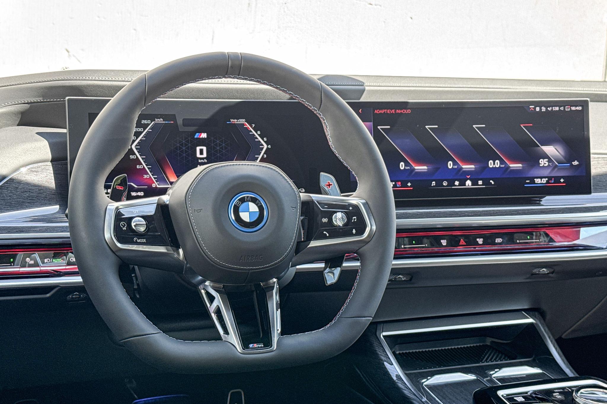 Foto van BMW M760e xDrive