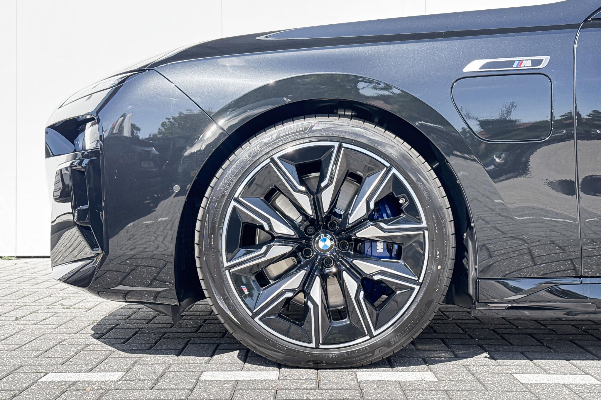 Foto van BMW M760e xDrive
