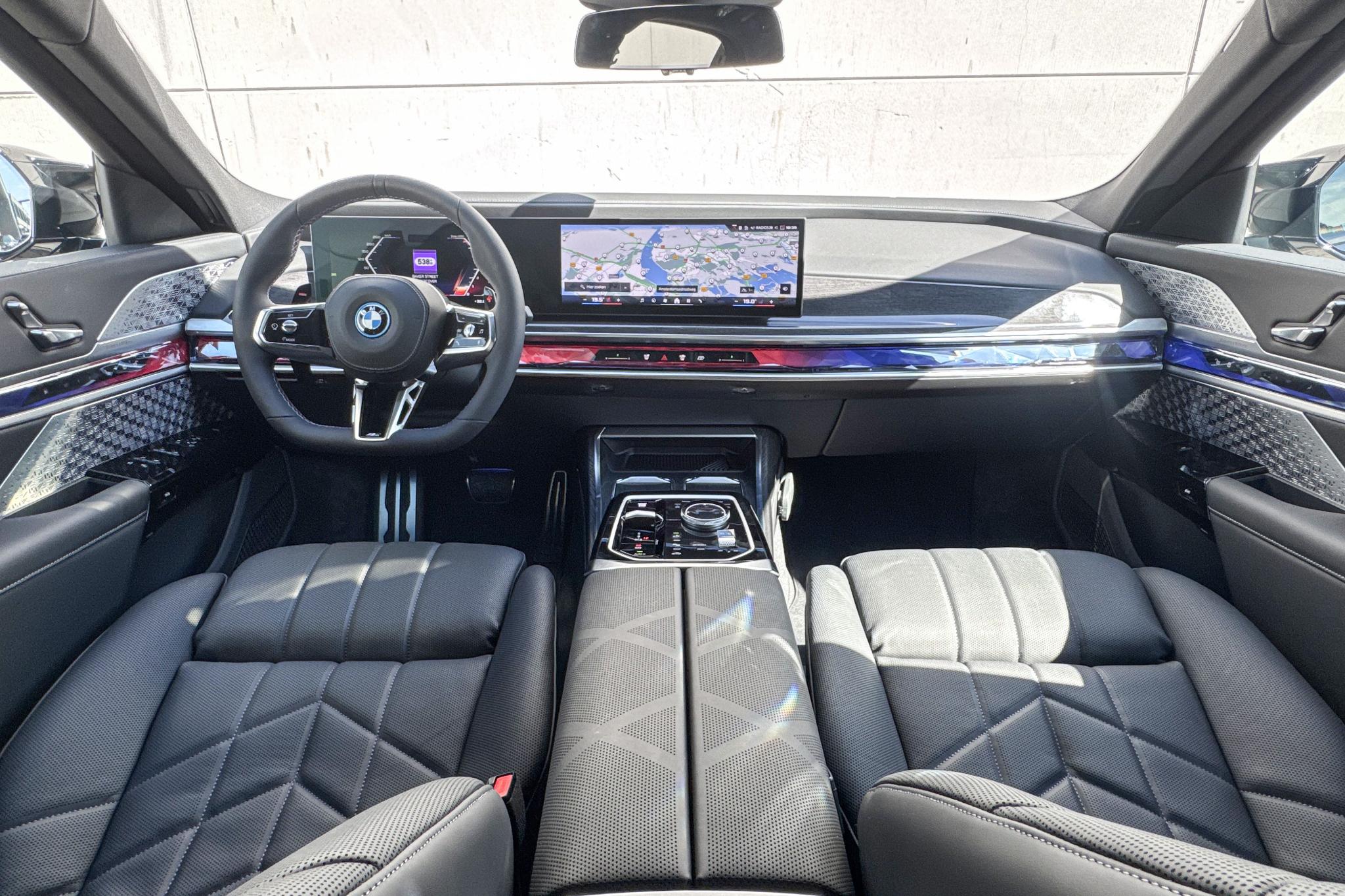 Foto van BMW M760e xDrive