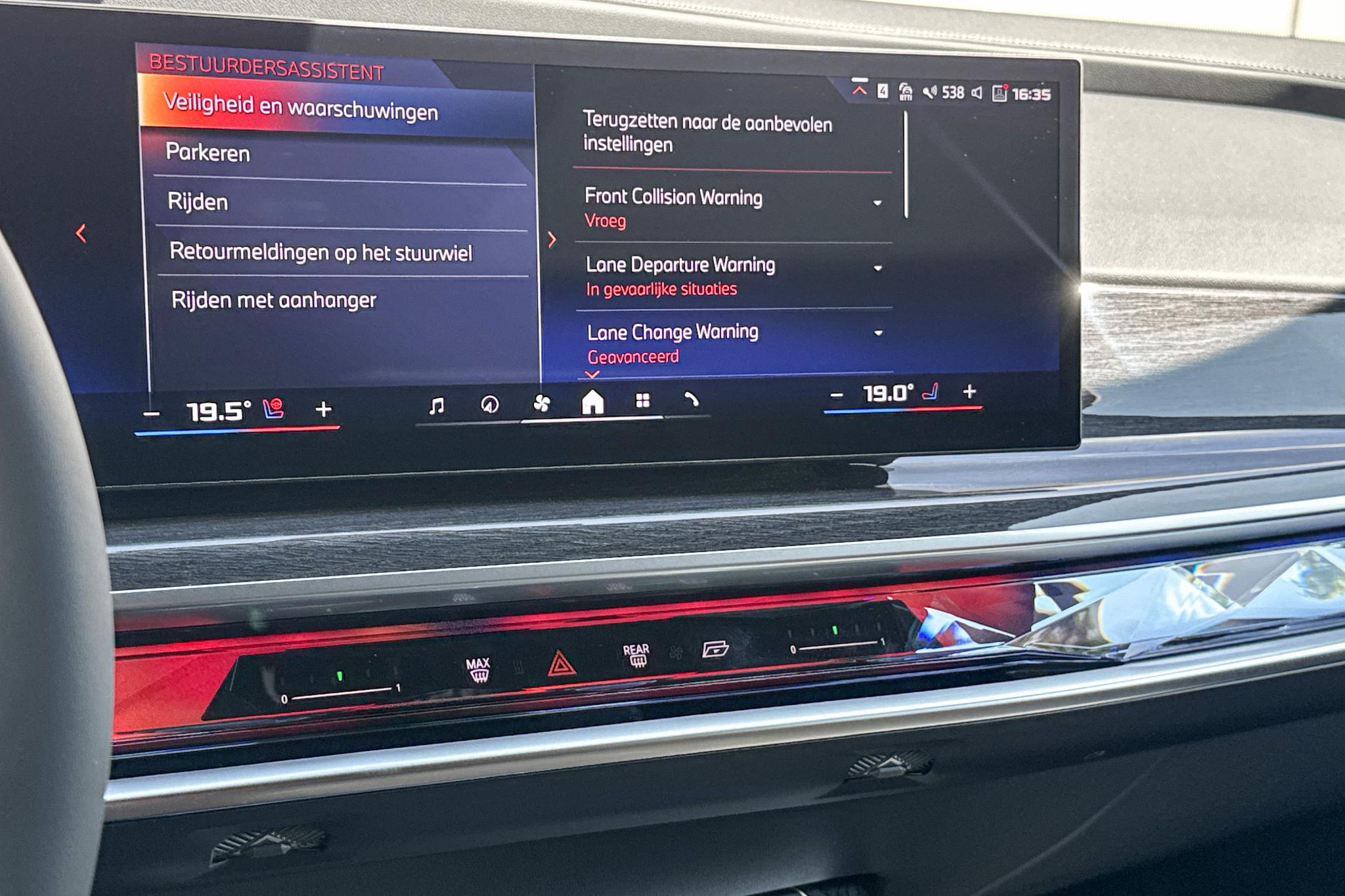 Foto van BMW M760e xDrive