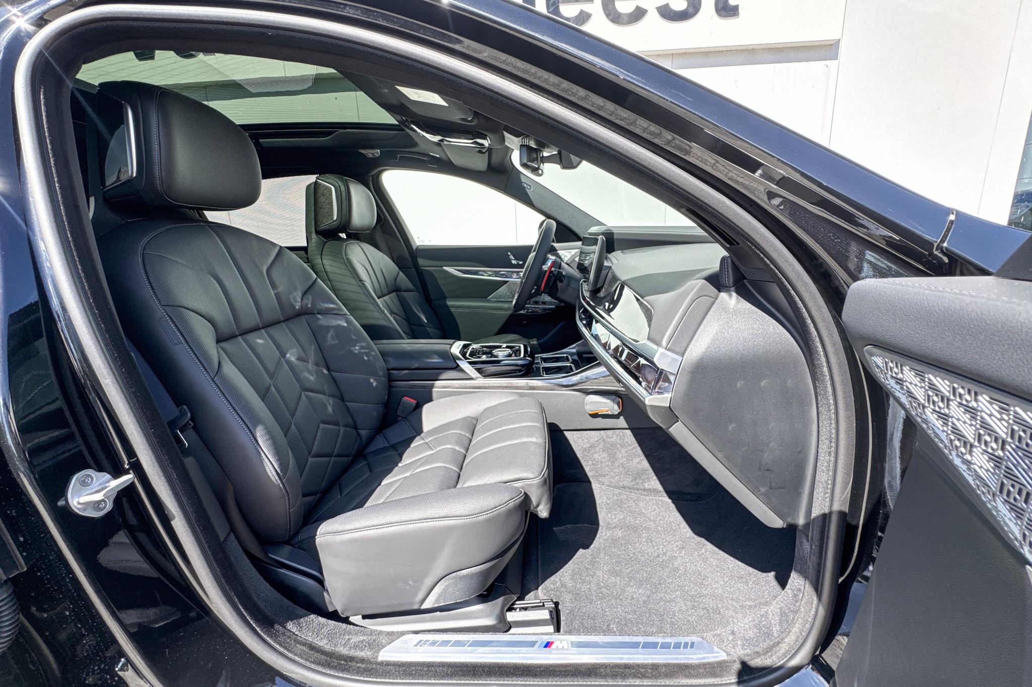 Foto van BMW M760e xDrive