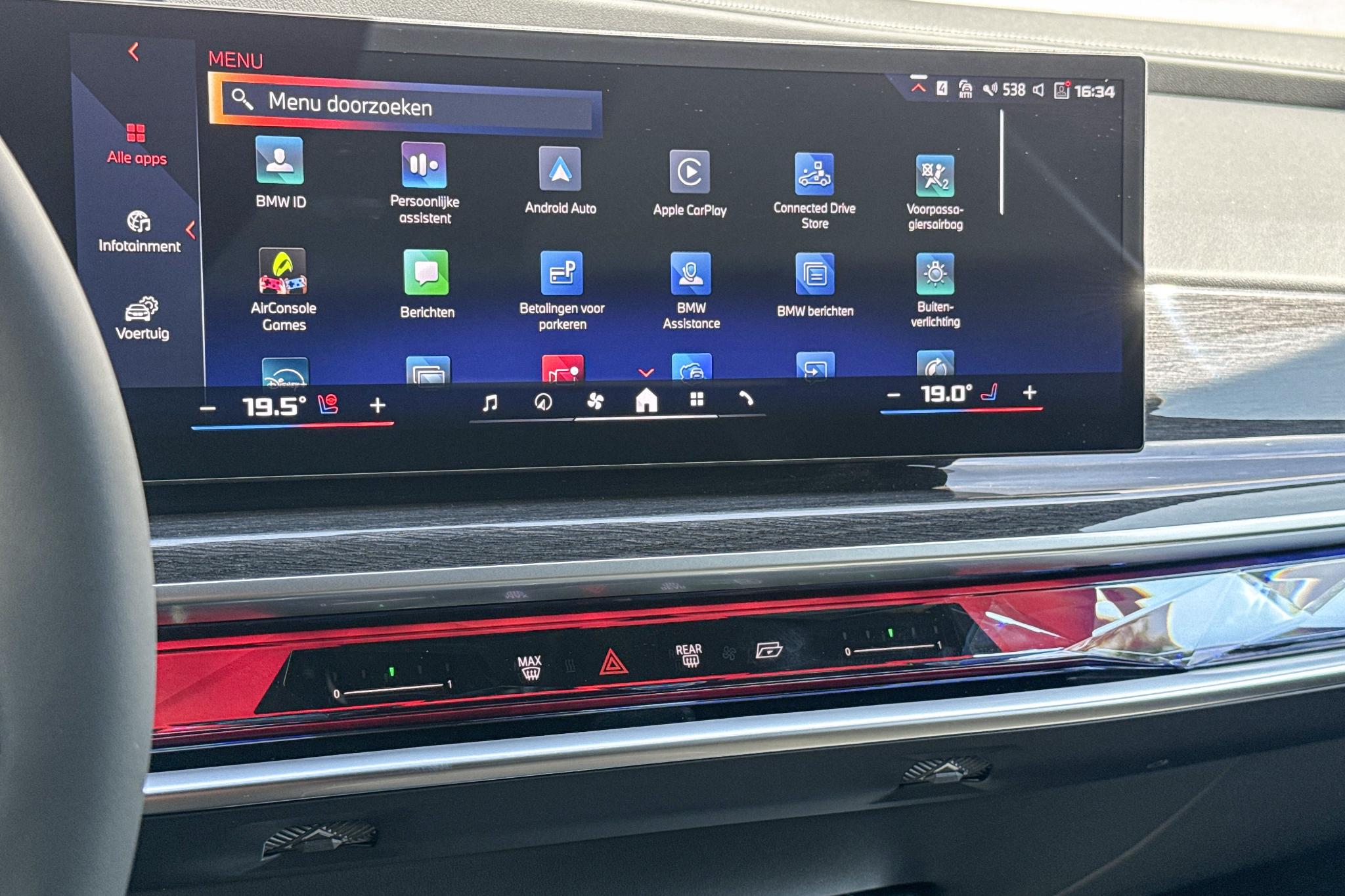 Foto van BMW M760e xDrive