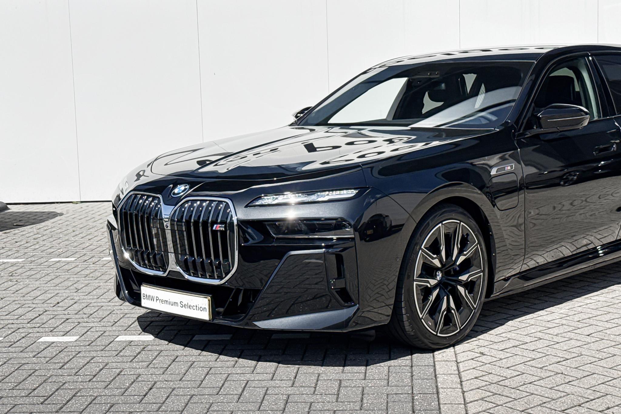 Foto van BMW M760e xDrive