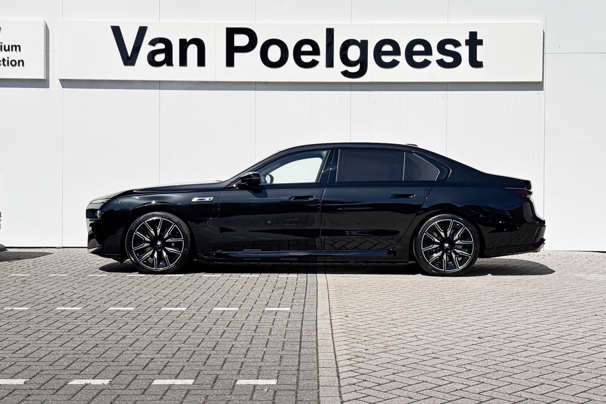Foto van BMW M760e xDrive