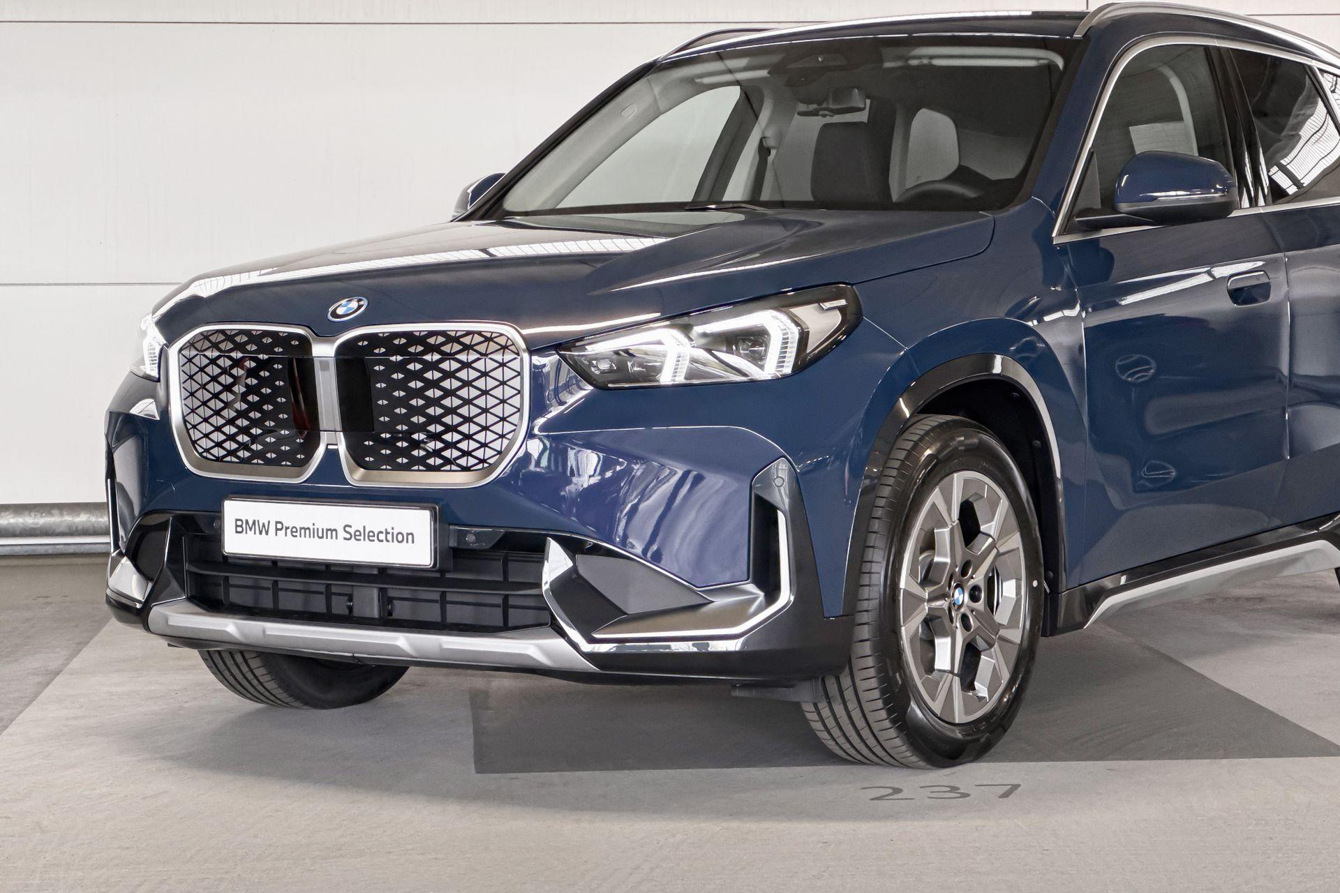 Foto van BMW Ix1