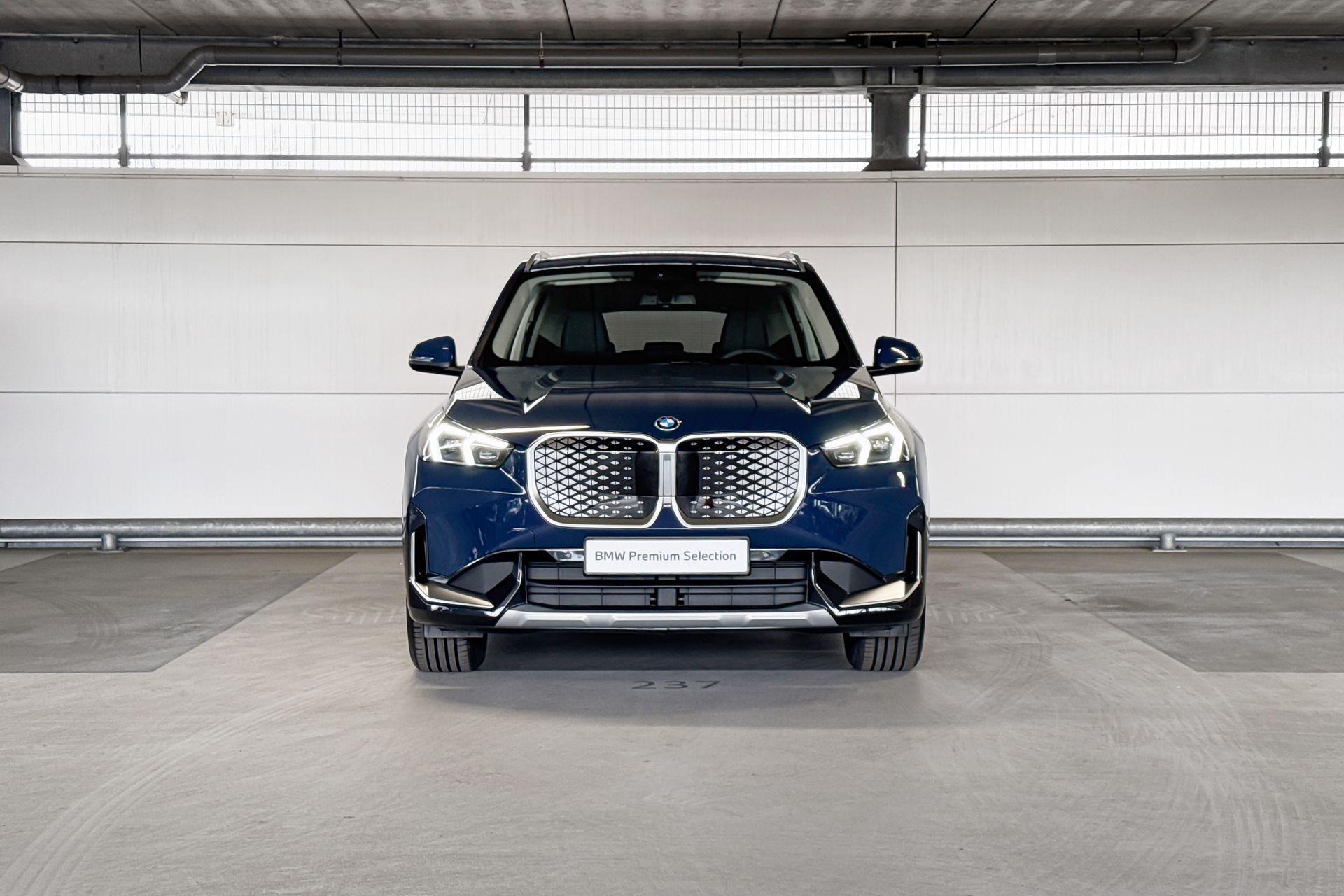 Foto van BMW Ix1