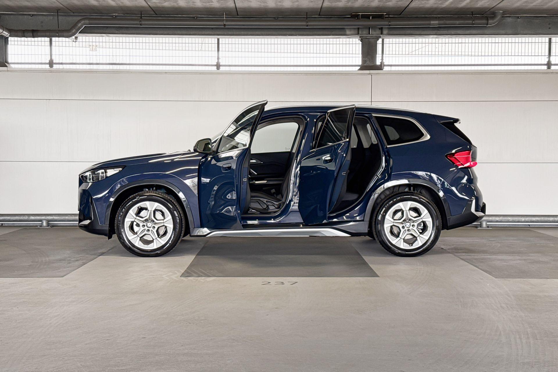 Foto van BMW Ix1