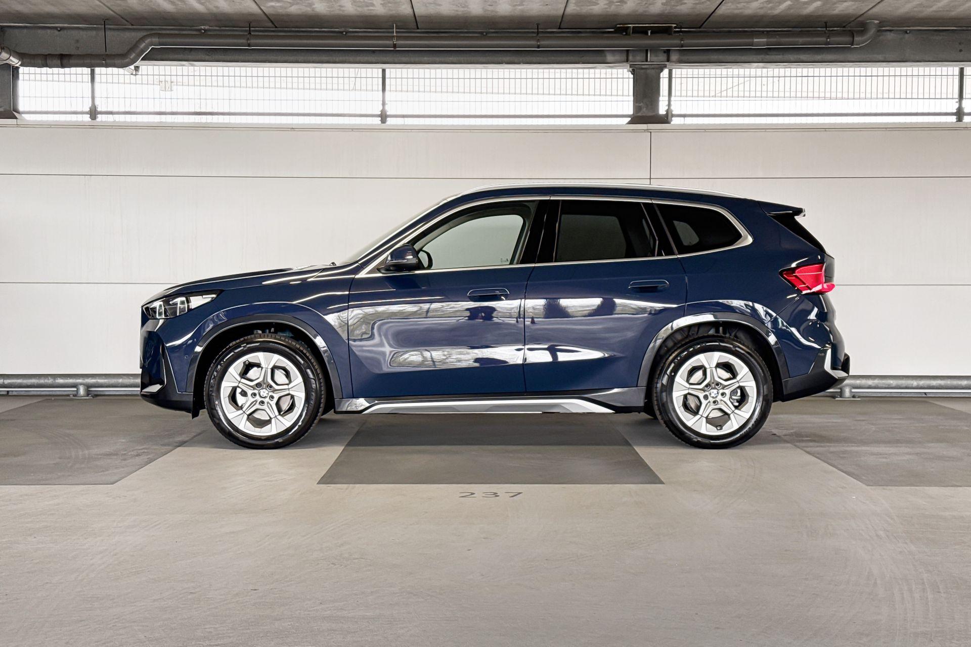Foto van BMW Ix1