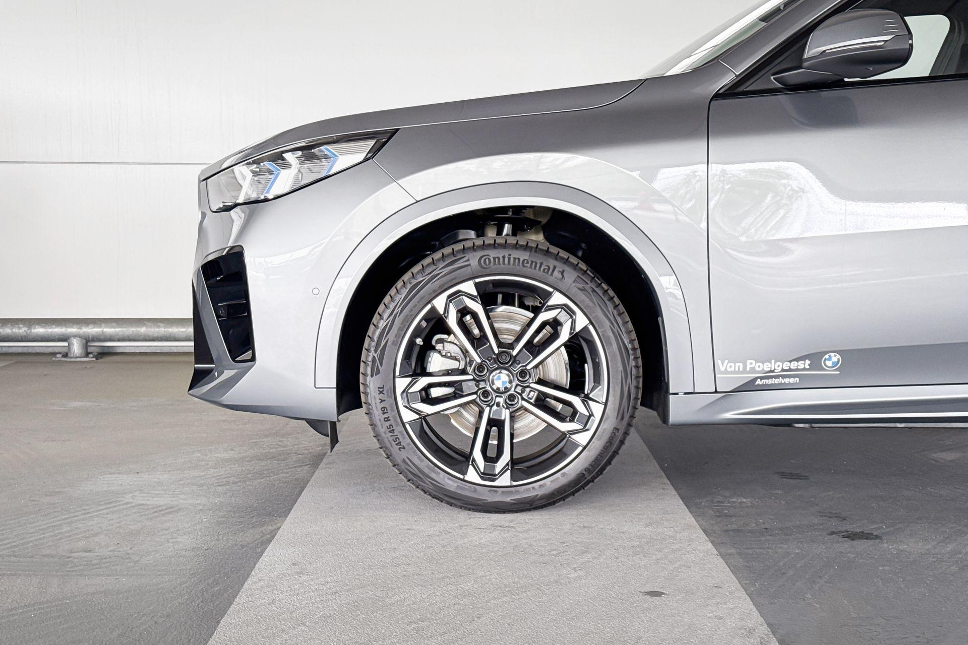 Foto van BMW Ix2 Xdrive30