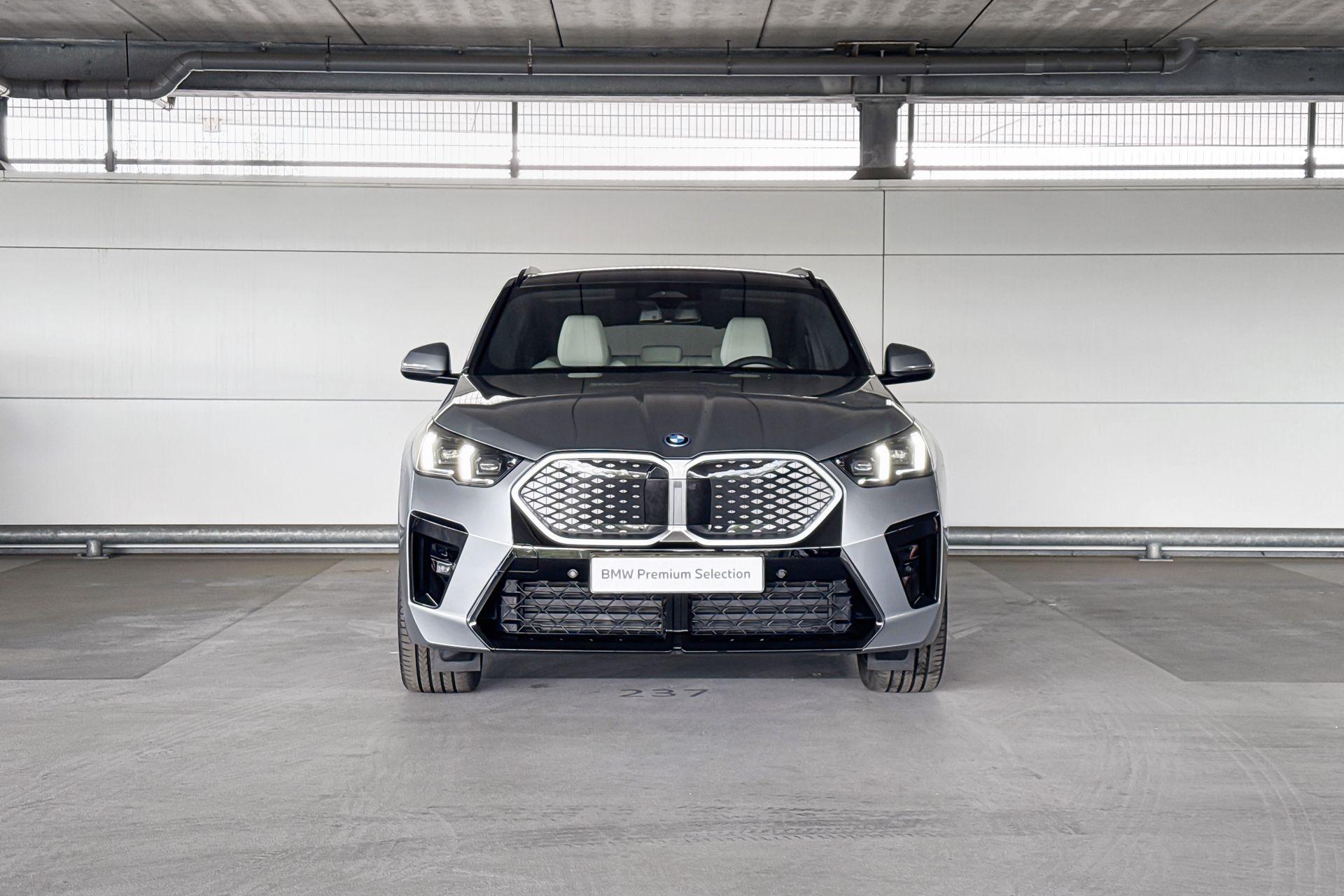 Foto van BMW Ix2 Xdrive30