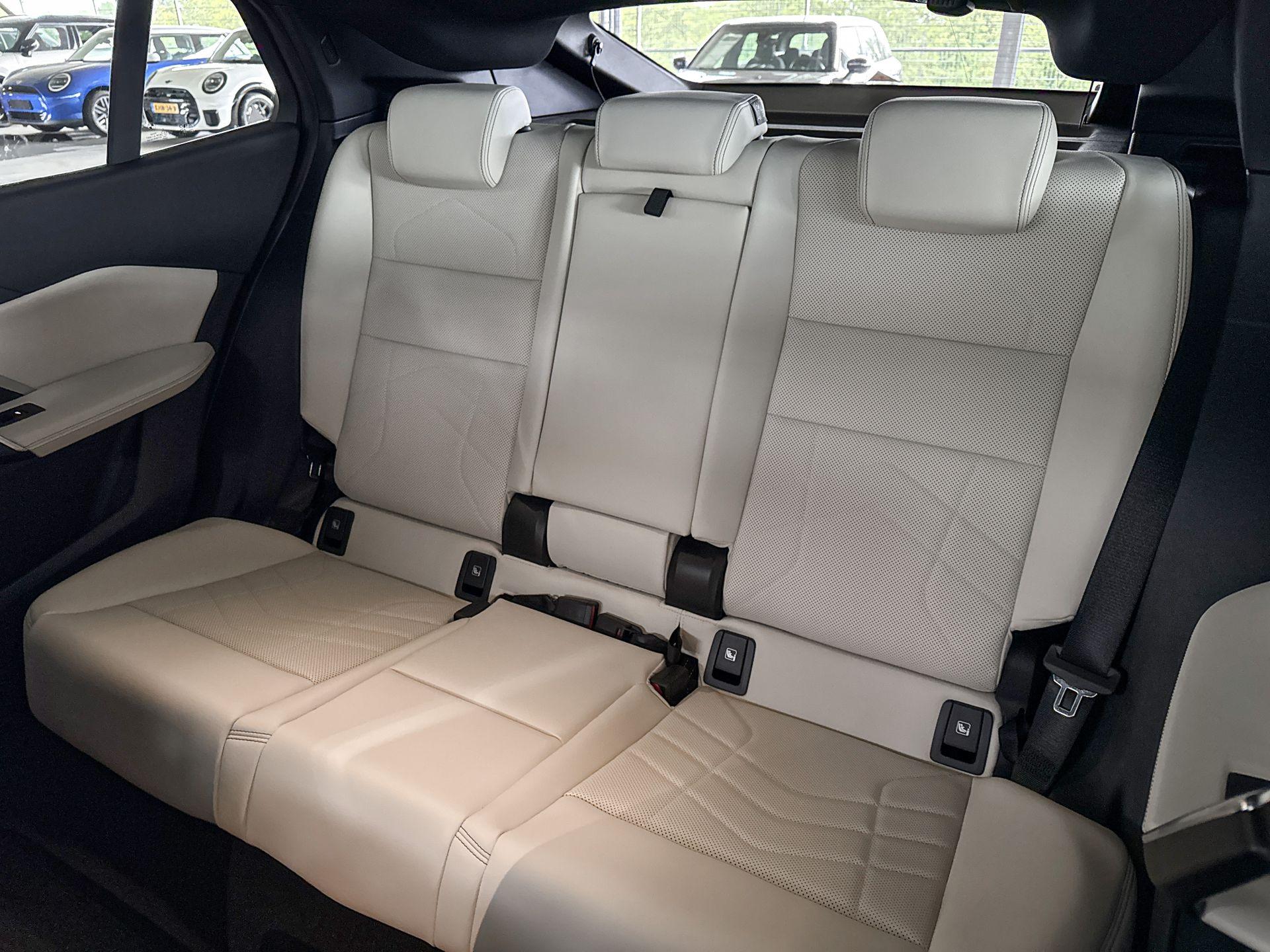 Foto van BMW Ix2 Xdrive30
