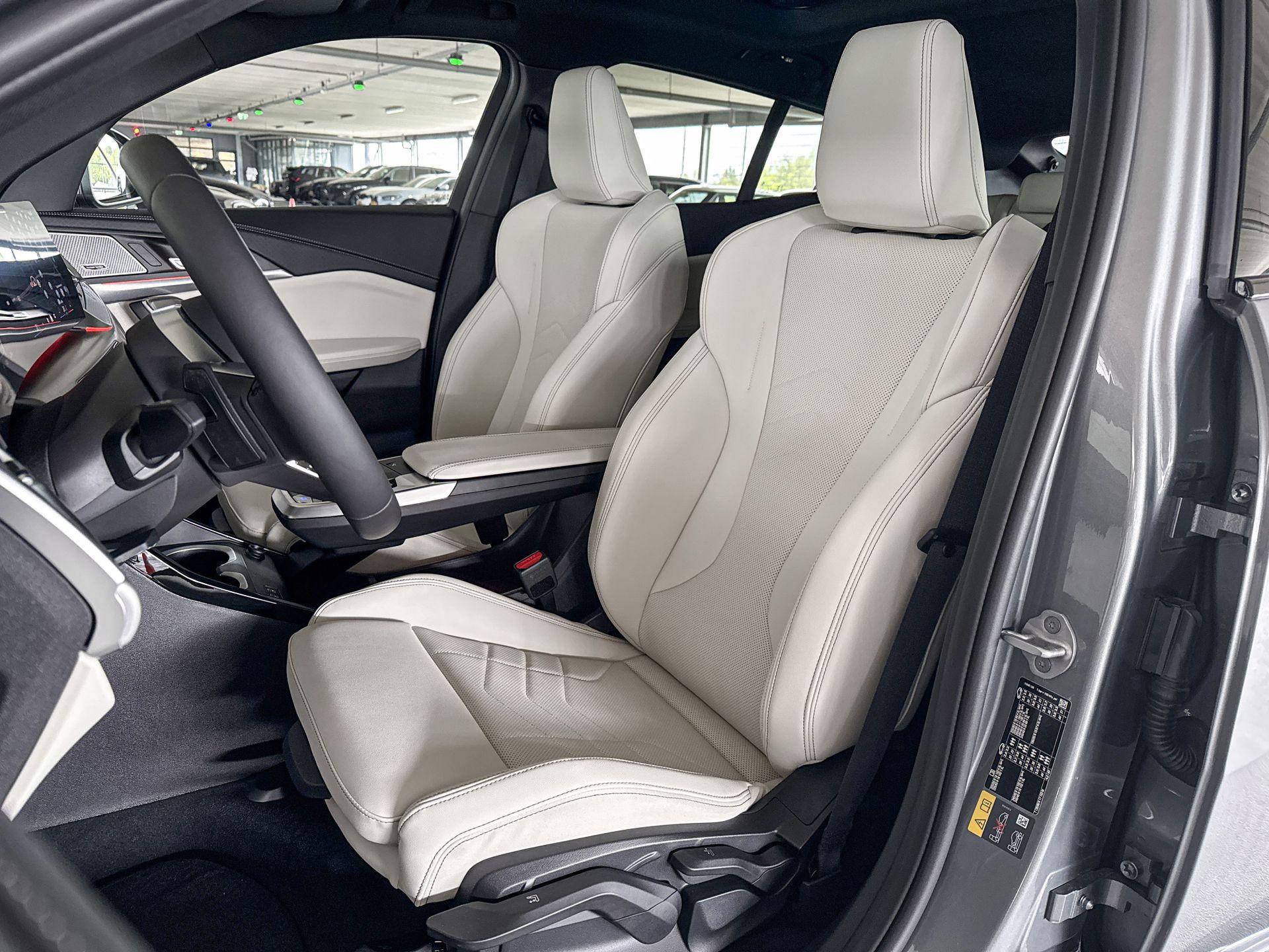 Foto van BMW Ix2 Xdrive30