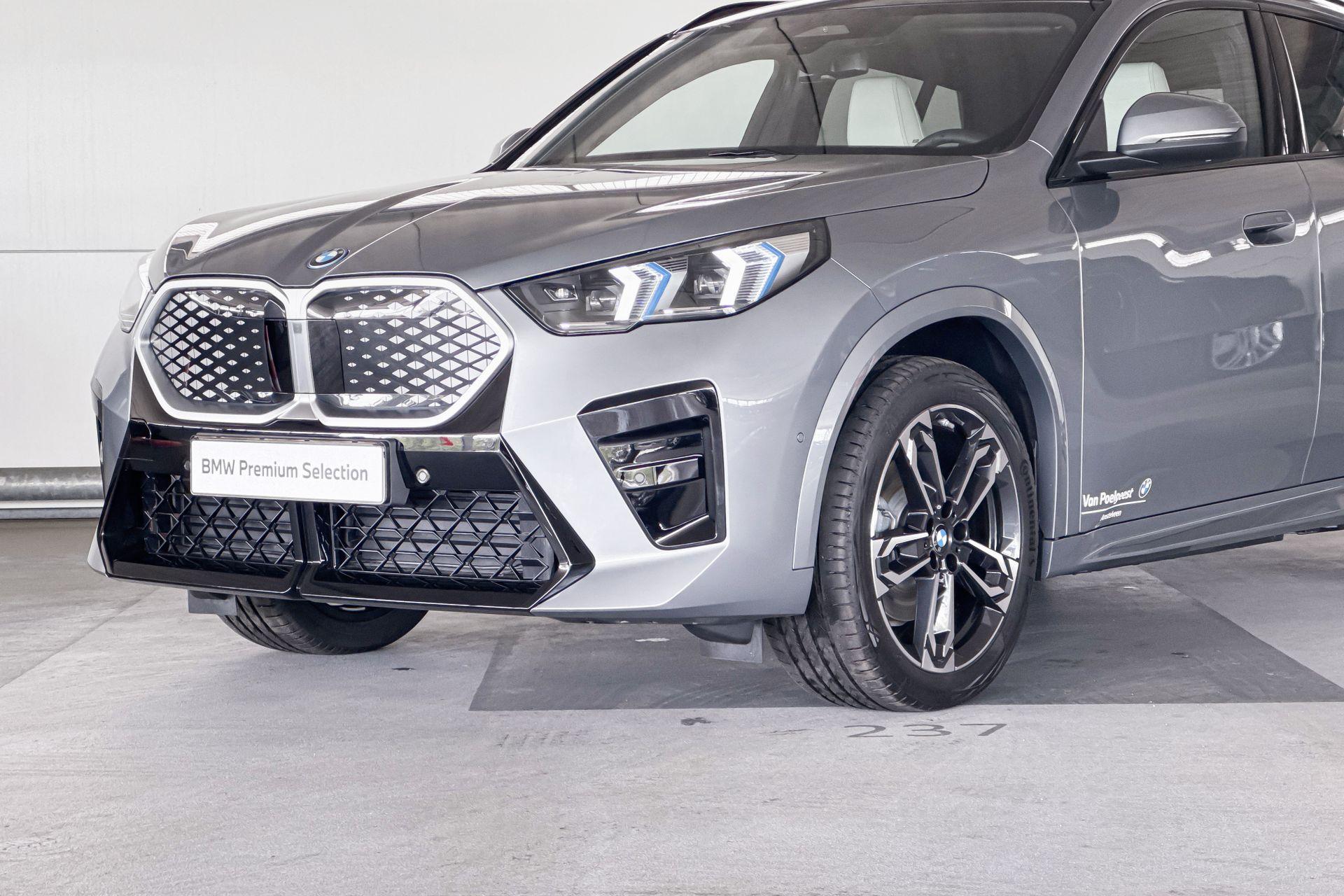 Foto van BMW Ix2 Xdrive30
