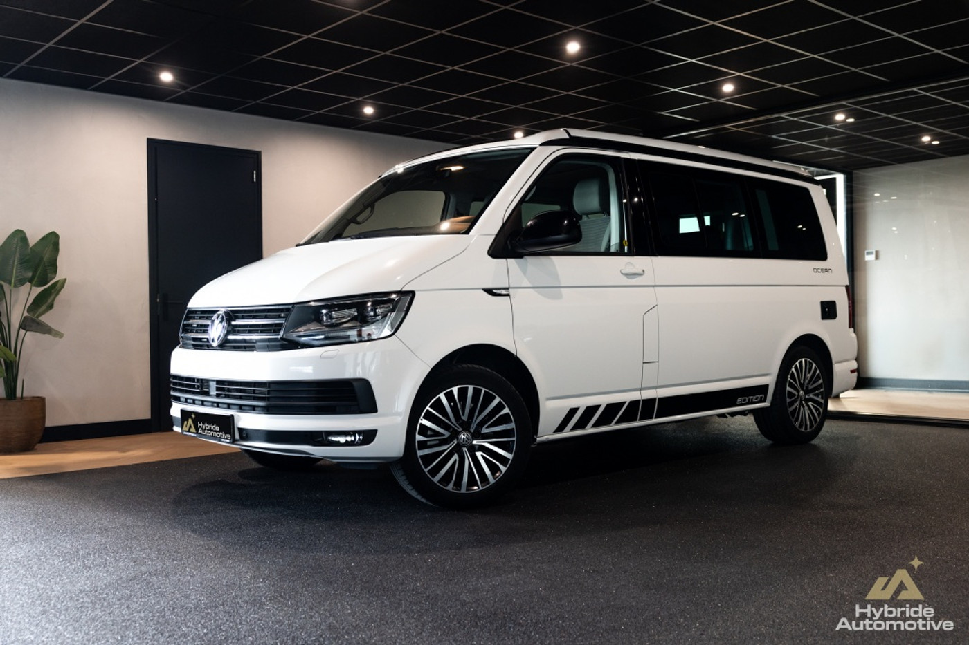 Volkswagen California | Camera | Navi | Dynaudio | Trekhaak | Luifel | 2017 - voorkant