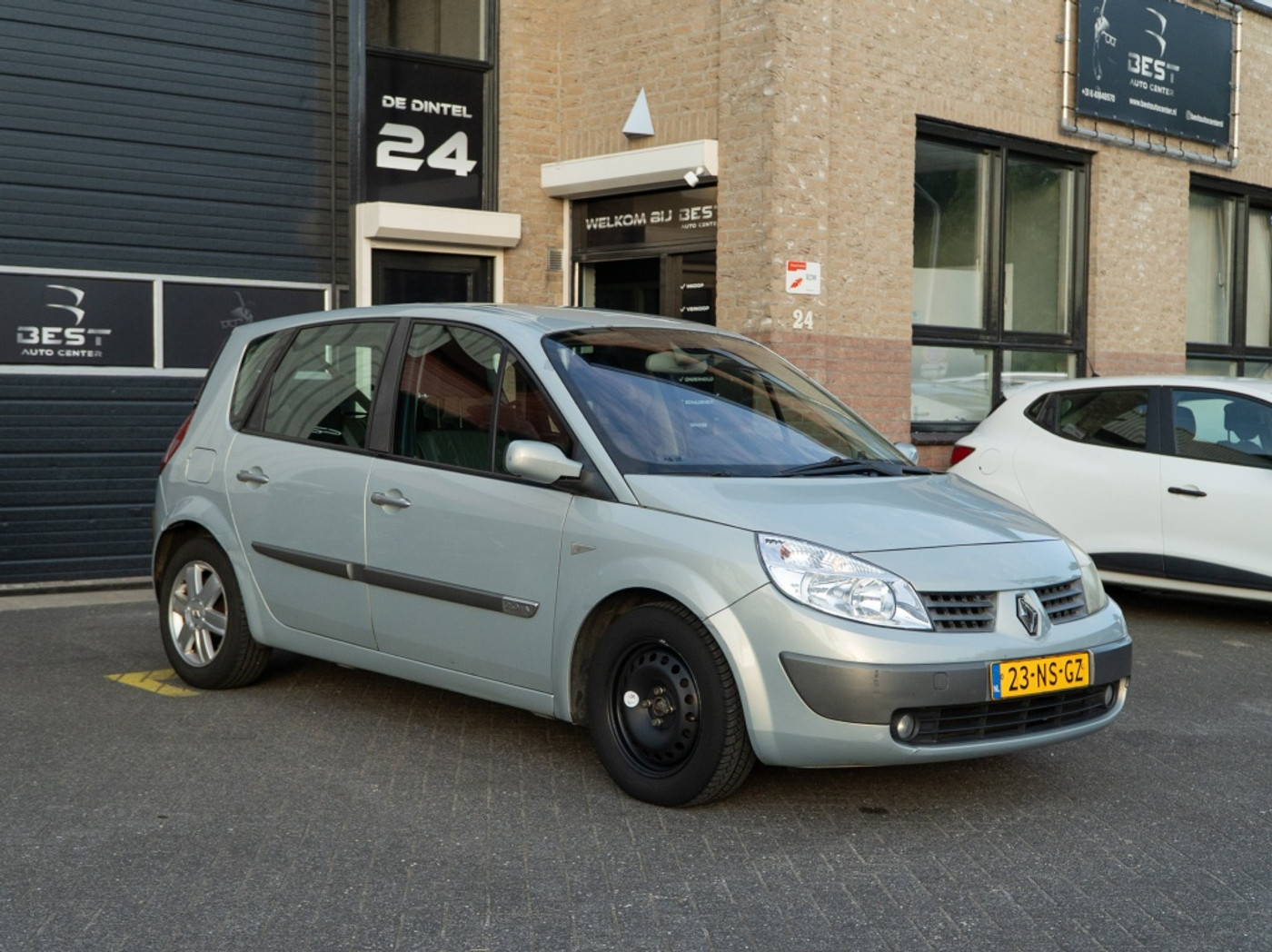 Renault Megane Scenic 2.0-16V Expr.Luxe 2004 - voorkant