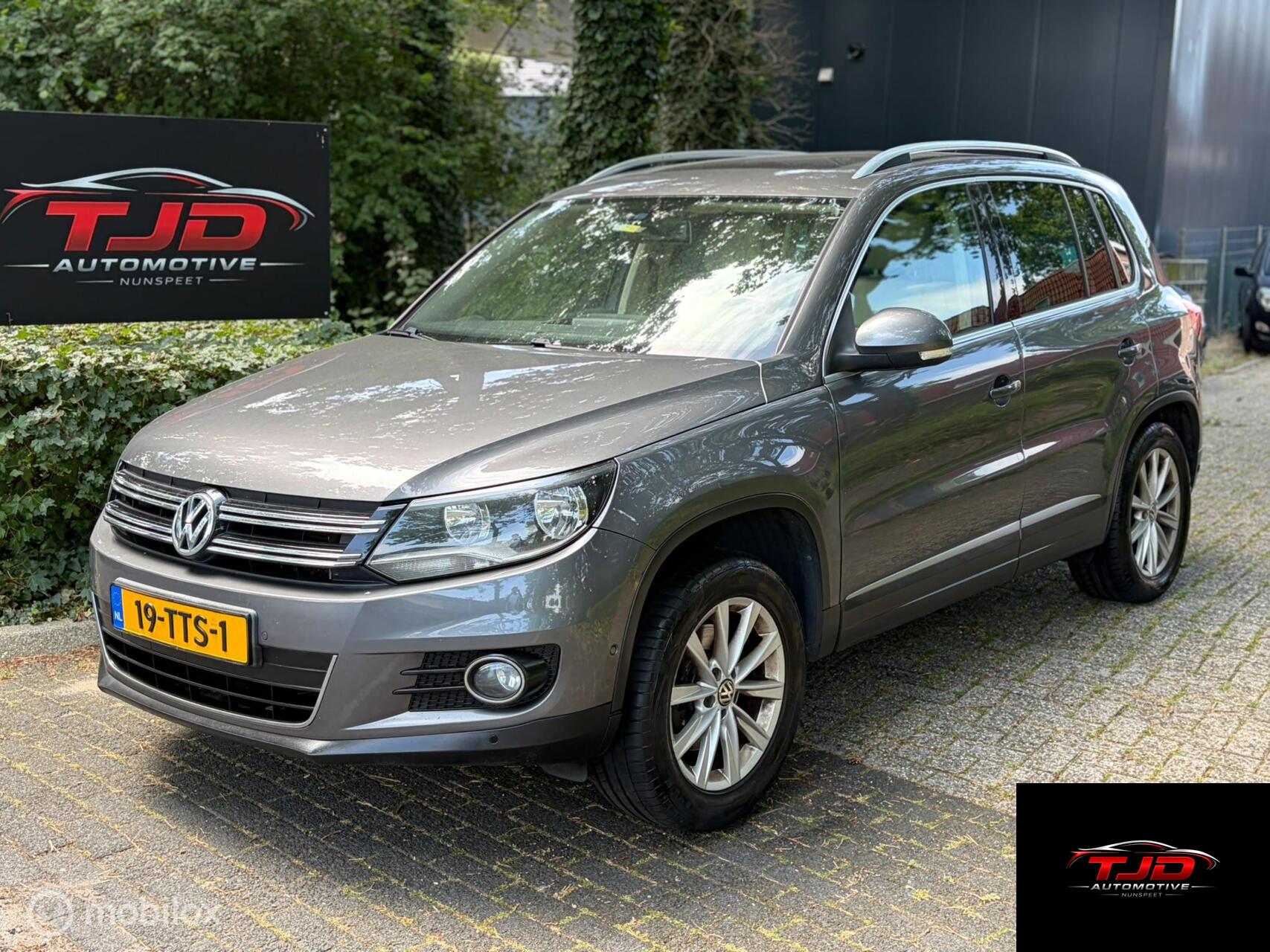 Volkswagen Tiguan 1.4 TSI Sport&Style LEDER-PANO-CRUISE-NAP 2012 - voorkant