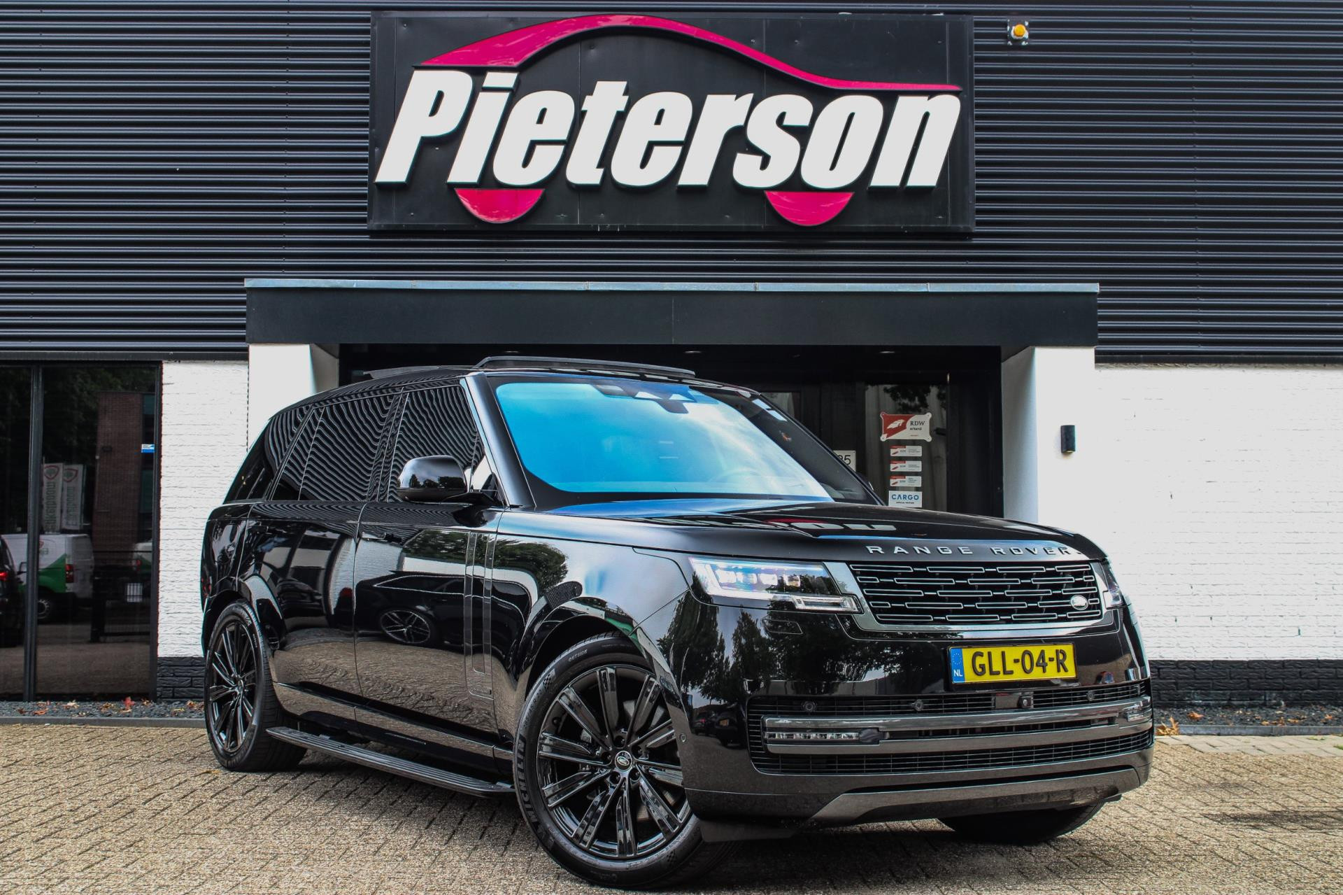 Land Rover Range Rover 3.0 D350 LWB Autobiography 7p. BTW 2023 - voorkant