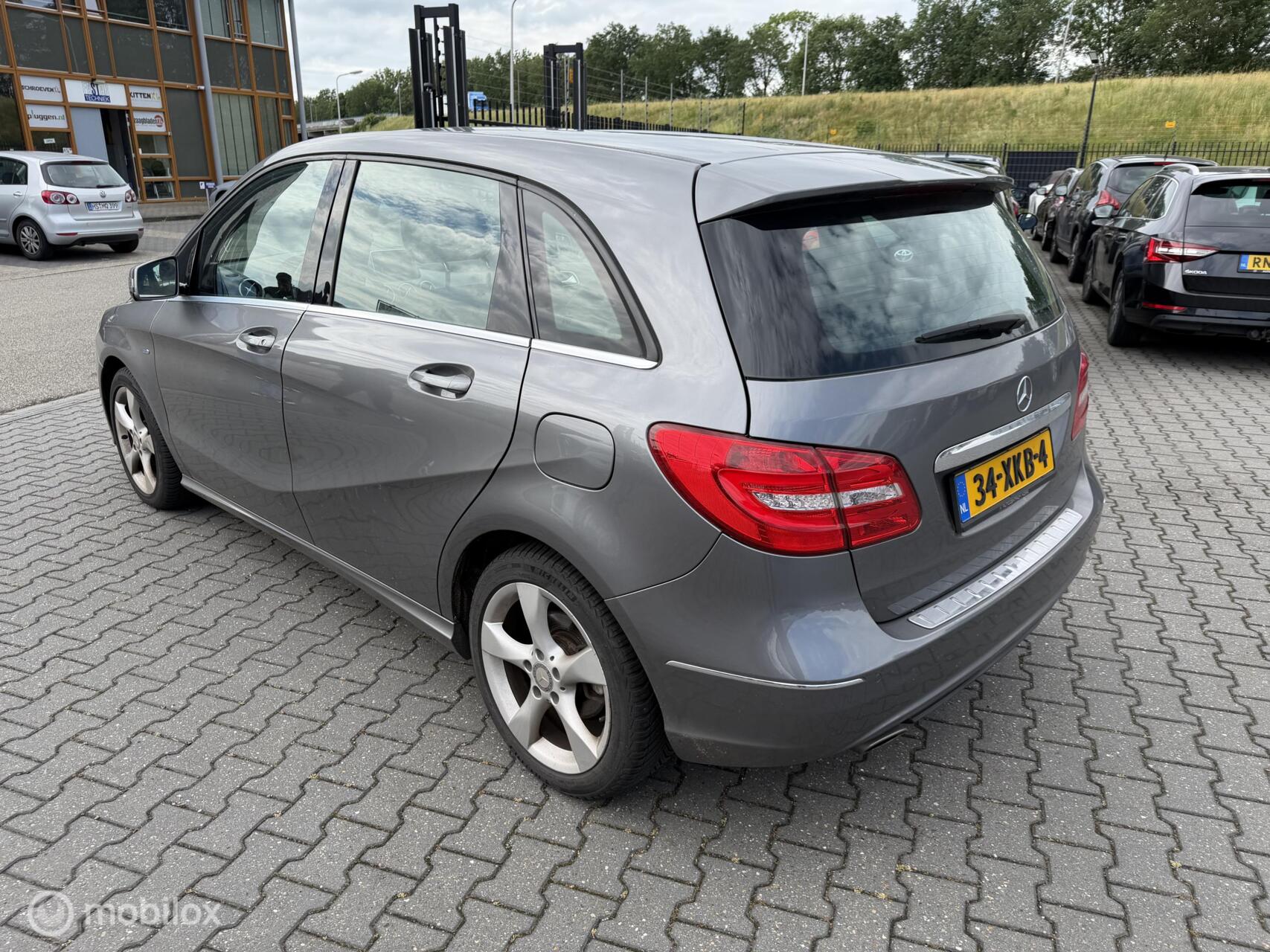 Foto van Mercedes-Benz B 180