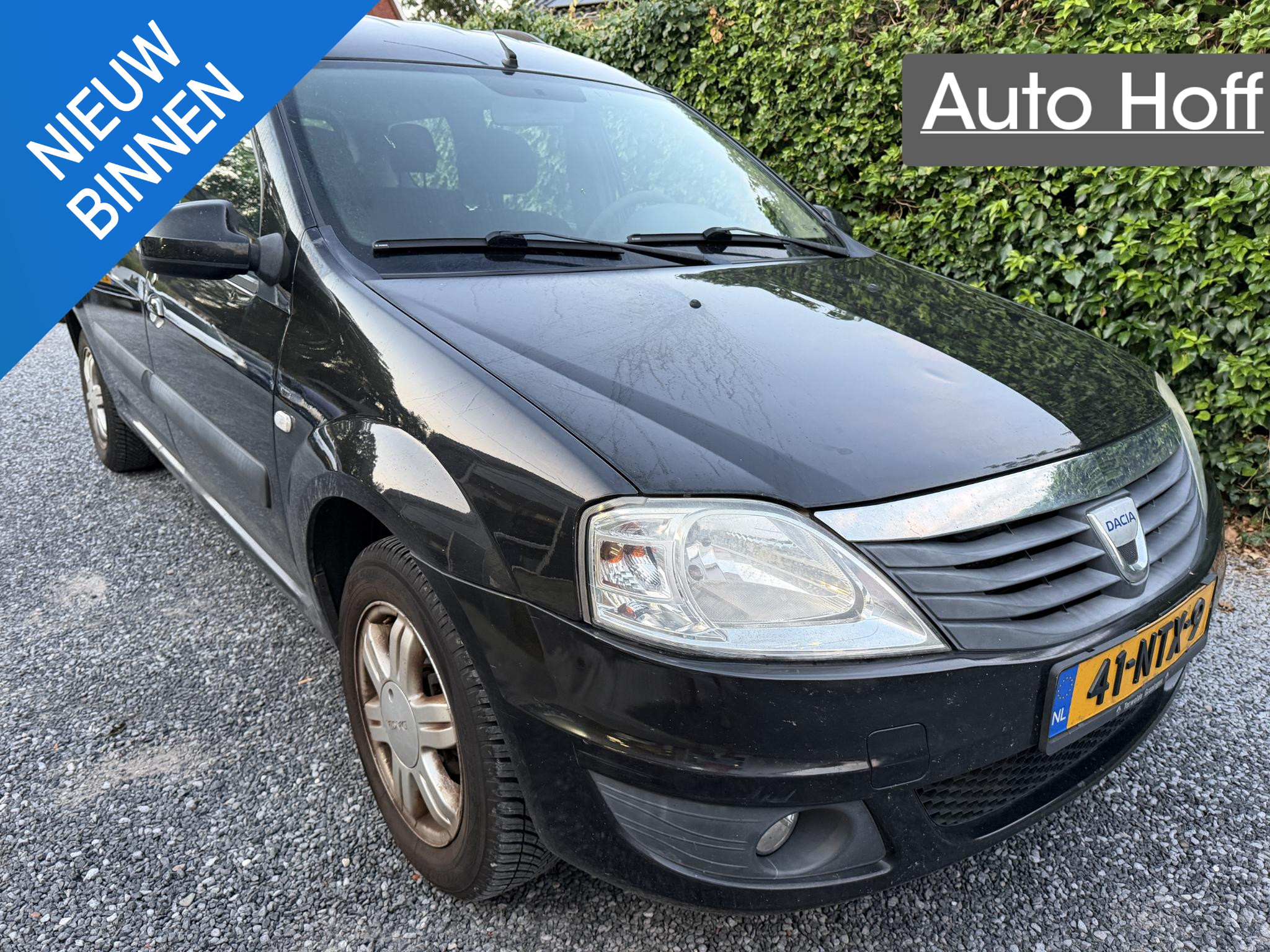 Dacia Logan 1.6 Blackline 2010 - voorkant