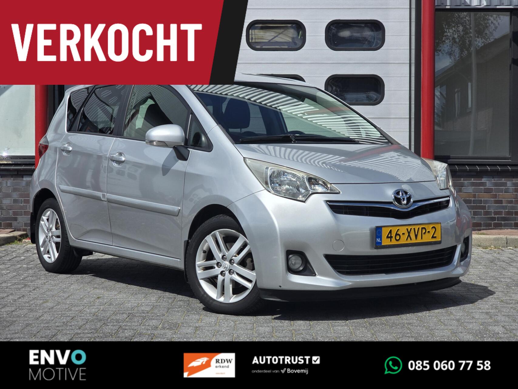 Toyota Toyota Verso-s 1.3 VVT-i Dynamic Clima/Cruise/Keyless/Camera 2012 - voorkant