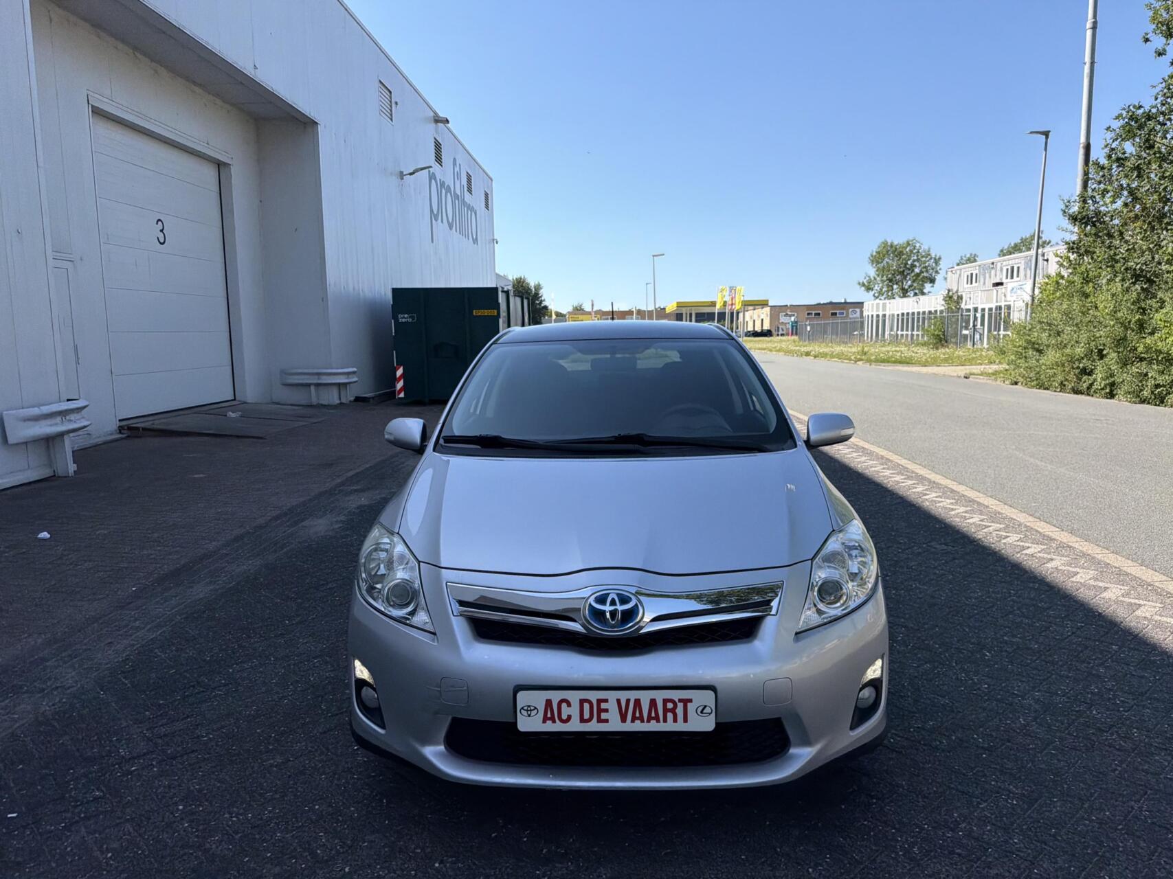 Toyota Toyota Auris 1.8 Full Hybrid Business - NAVI/PDC/CRUISE/NAP 2012 - voorkant