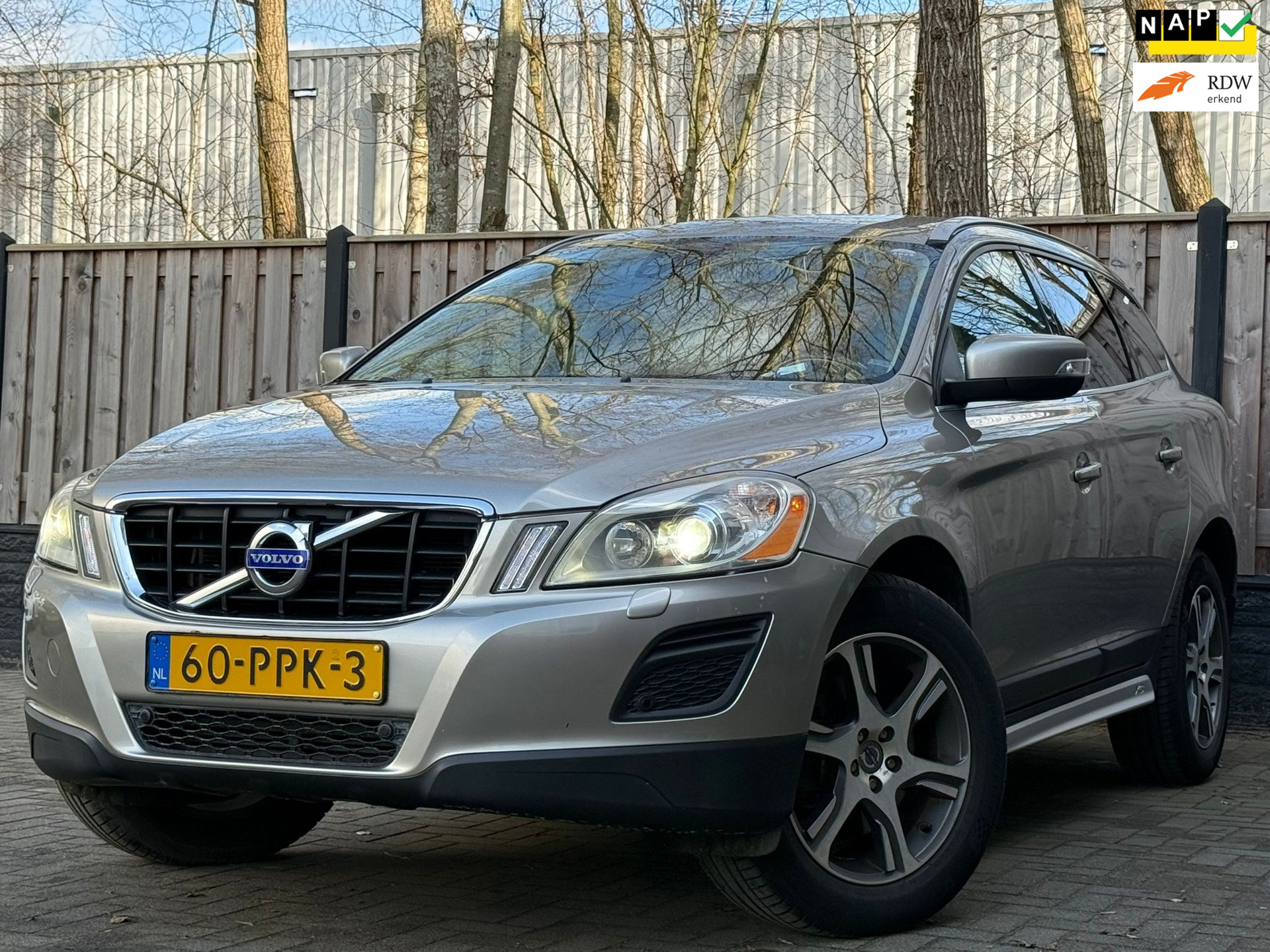 Volvo Xc60 2.0 T5 Summum NL AUTO I APK I AUTOMAAT I LEER I NETTE AUTO 2011 - voorkant