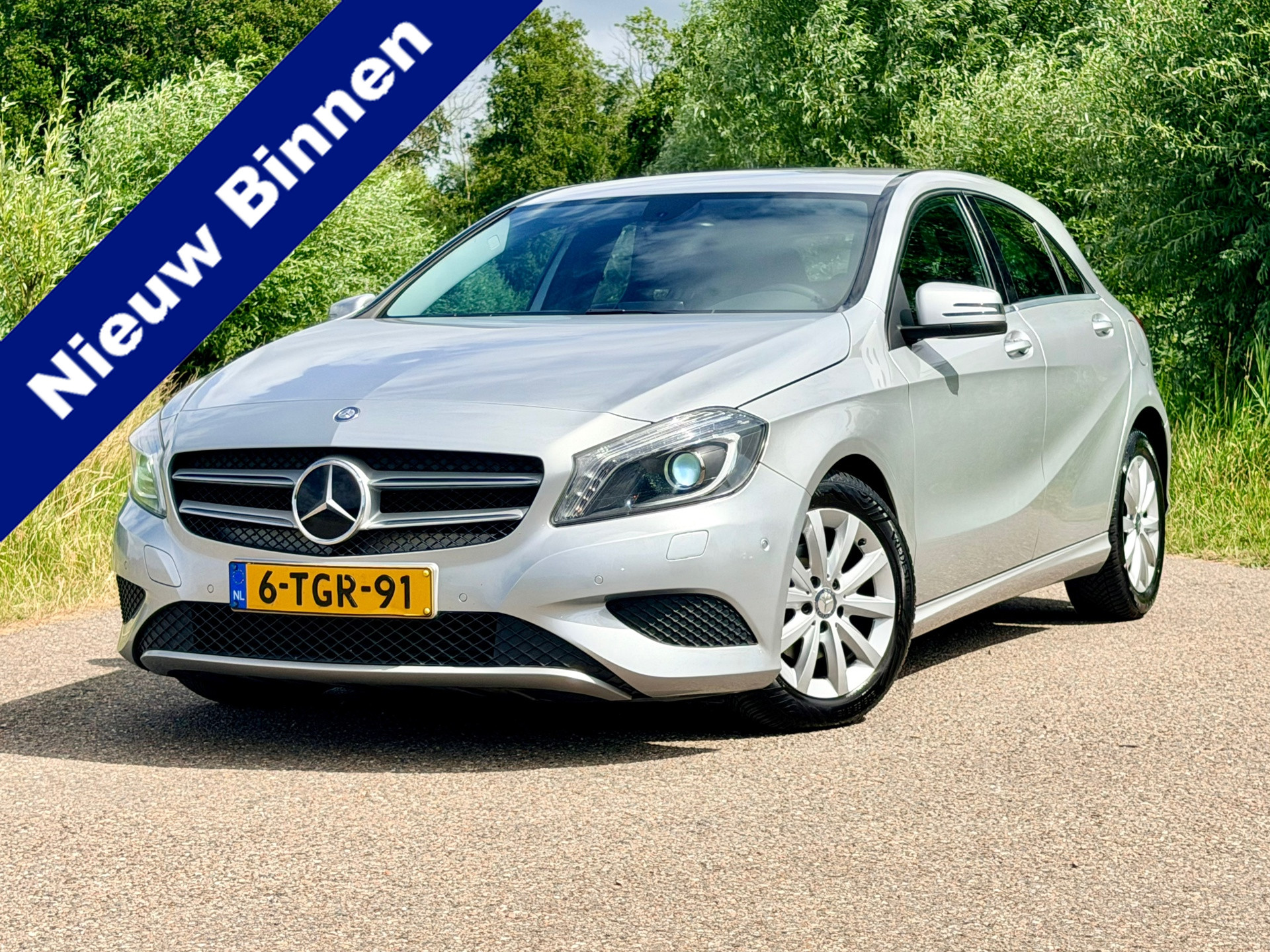 Mercedes-Benz A 180 180 Navi Airco LMV PDC Xenon 122PK Trekhaak Cruise Control NAP Perfect Onderhouden NAP 2014 - voorkant