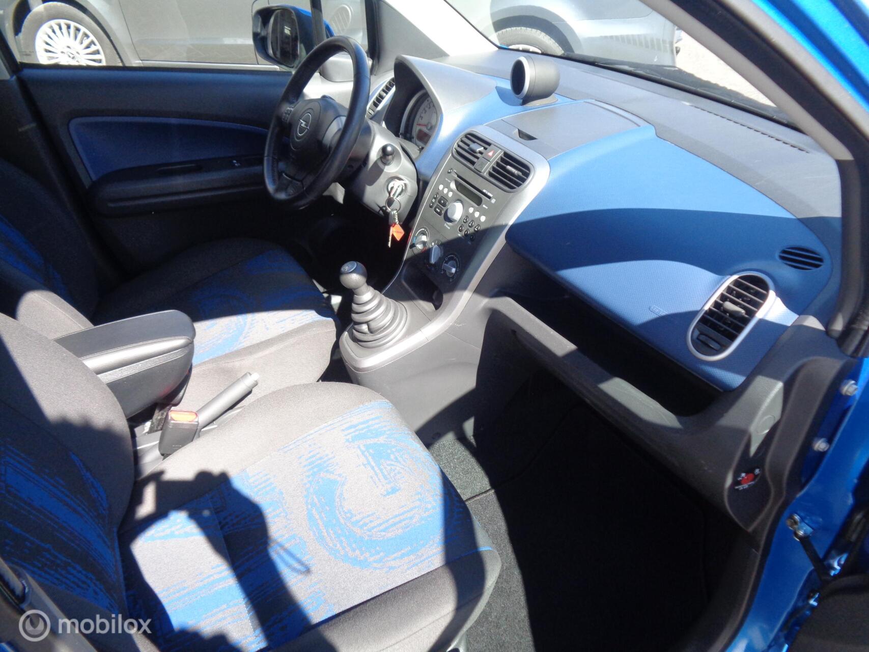 Foto van Opel Agila