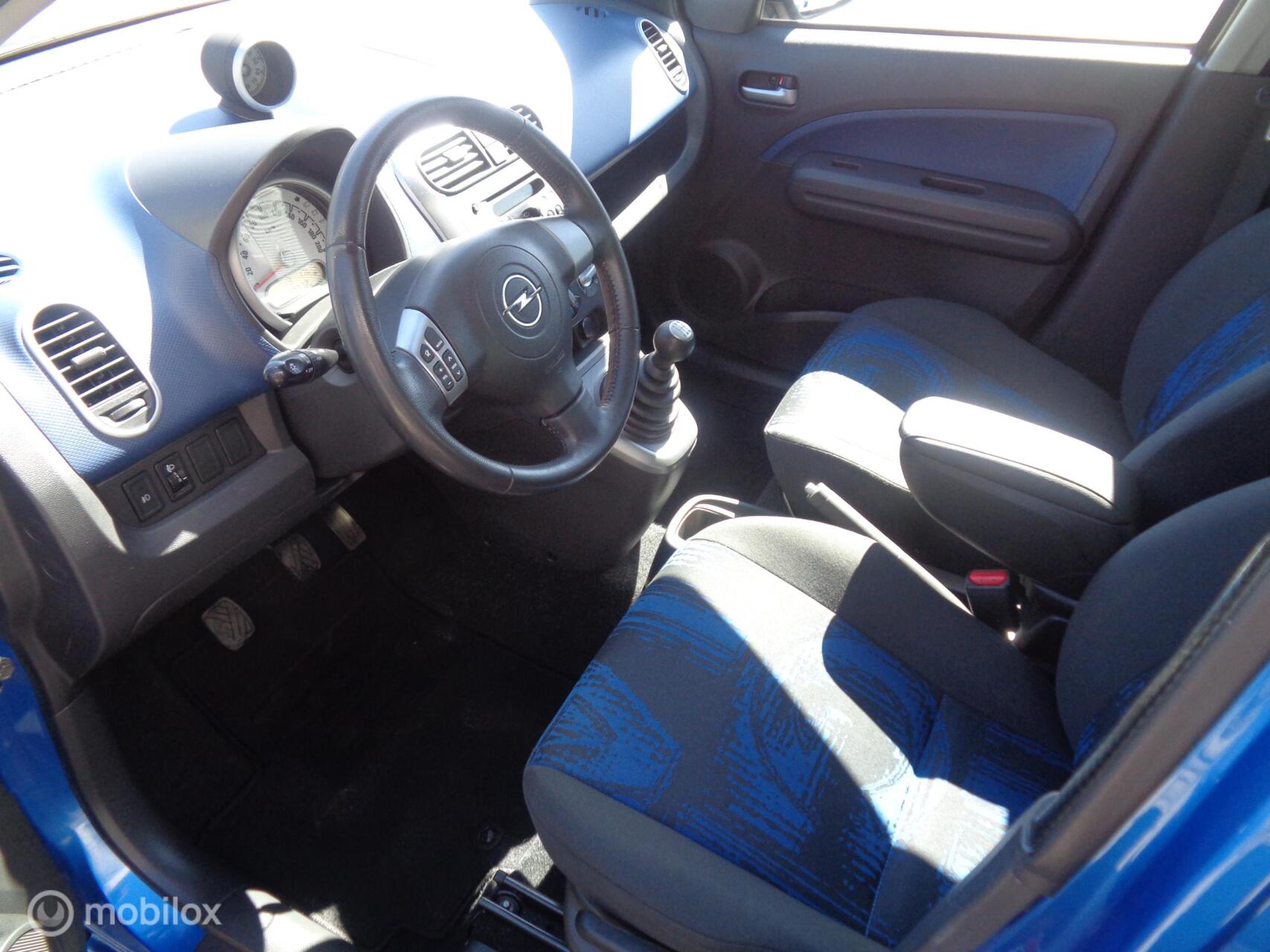 Foto van Opel Agila