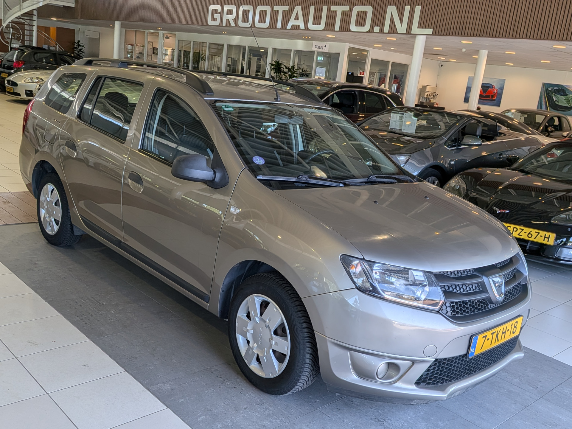 Dacia Logan 0.9 TCe Ambiance 2014 - voorkant