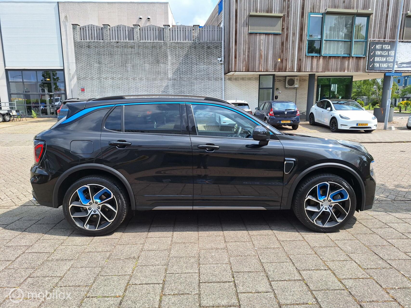 Foto van LYNK & Co 01