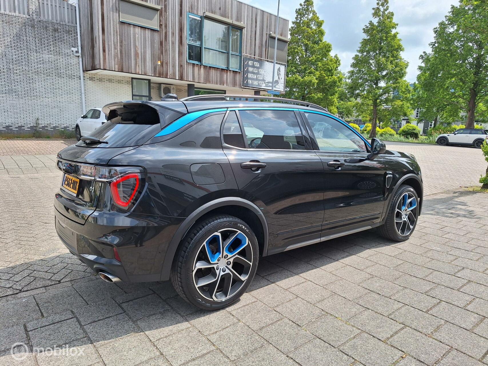 Foto van LYNK & Co 01