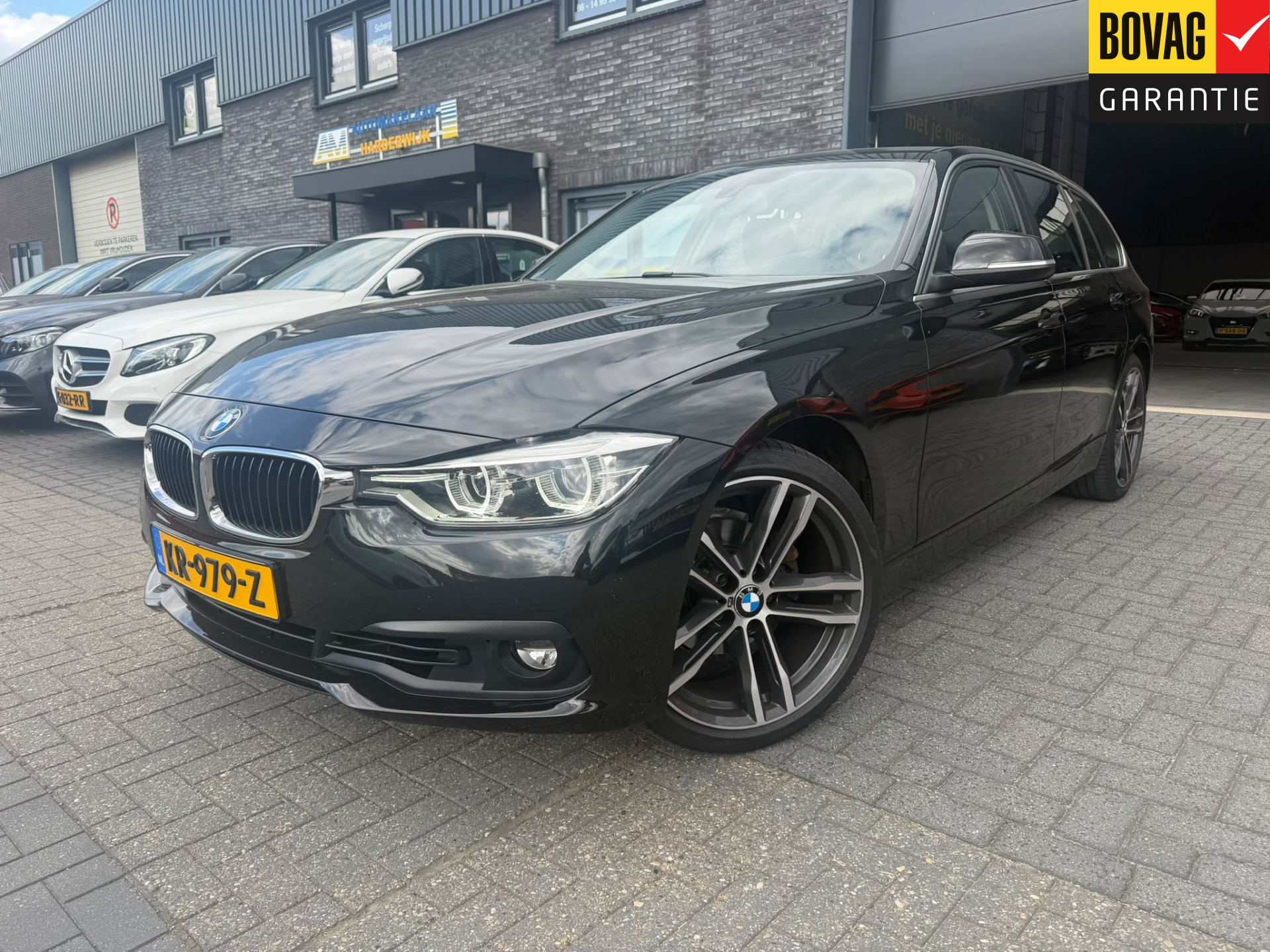 BMW 3-serie Touring 318i Cent. Exec. 2016 - voorkant