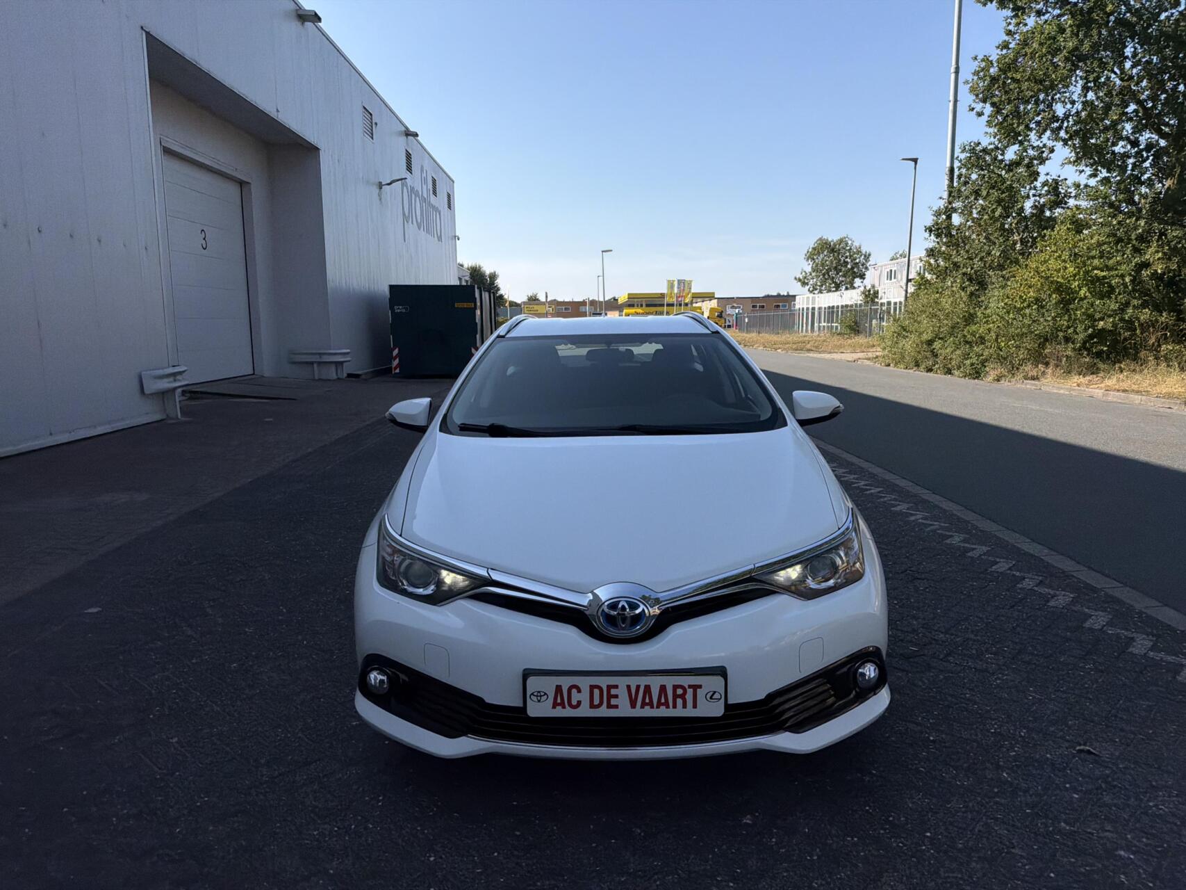 Toyota Toyota Auris 1.8 Hybrid Comfort - FACELIFT/NAVI/CAMERA/NAP 2015 - voorkant
