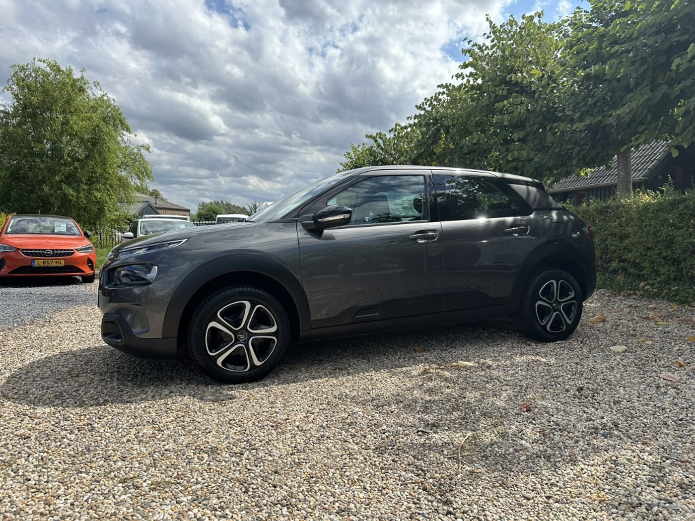 Citroen C4 Cactus 1.2 110PK Business Navi/Carplay/PDC 2020 - voorkant