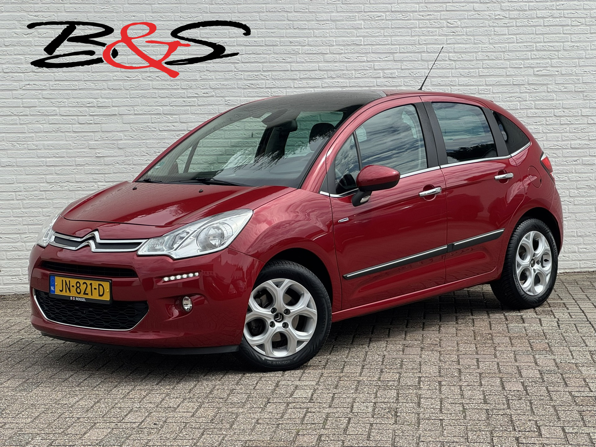 Citroen C3 1.2 PureTech Exclusive Trekhaak Navi Camera Cruise Clima Pano PDC Achtrer 2016 - voorkant