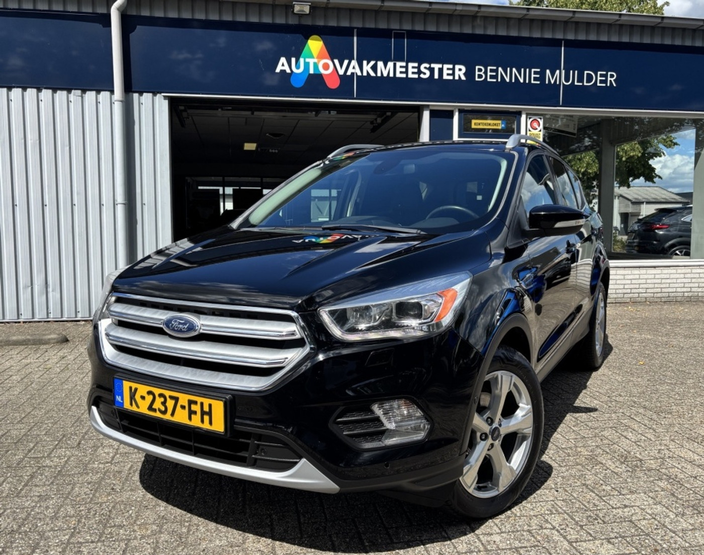 Ford Kuga 1.5 EcoBoost Titanium CAMERA / TREKHAAK / WINTER PACK 2017 - voorkant