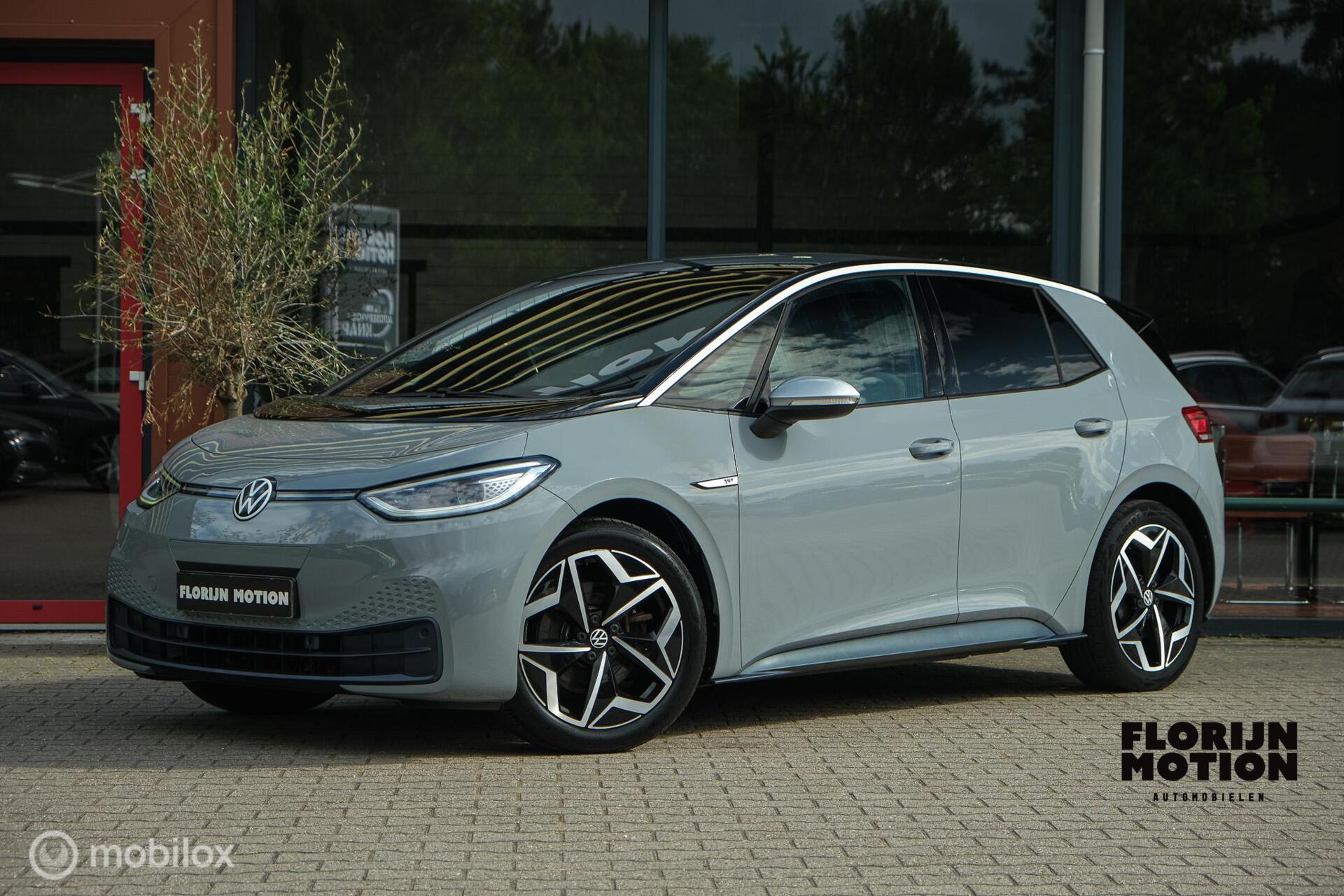 Volkswagen Id.3 Pro 150 KW First Plus 58 kWh | ACC | Stoel en stuurwielverwarming | Camera | Matrix LED | DAB+ | Moonstone grey | Full map nav | Virtual 2020 - voorkant