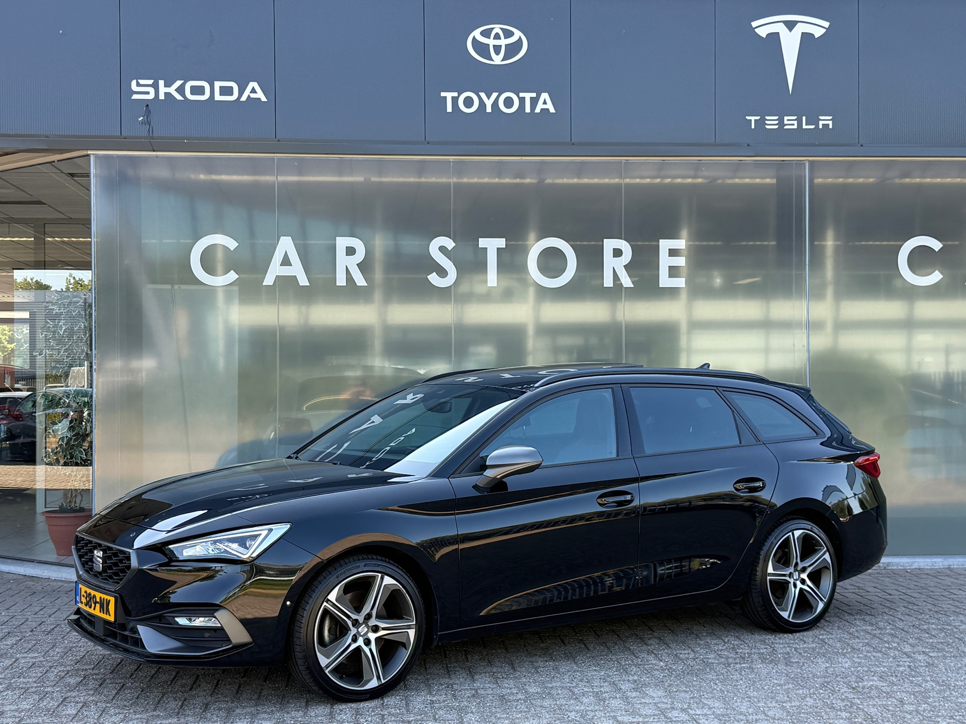 Seat Seat Leon SP 1.5 eTSI 150PK DSG FR PANO|ACC|MATRIX|DEALER ONDERHOUDEN 2021 - voorkant