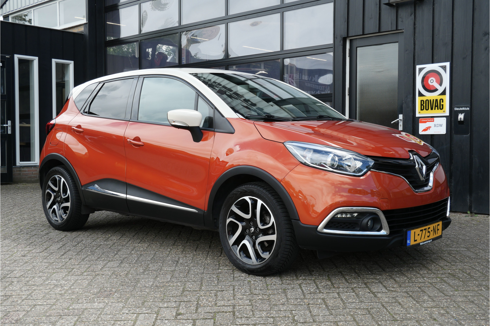 Renault Captur 1.5 dCi Authentique 2015 - voorkant